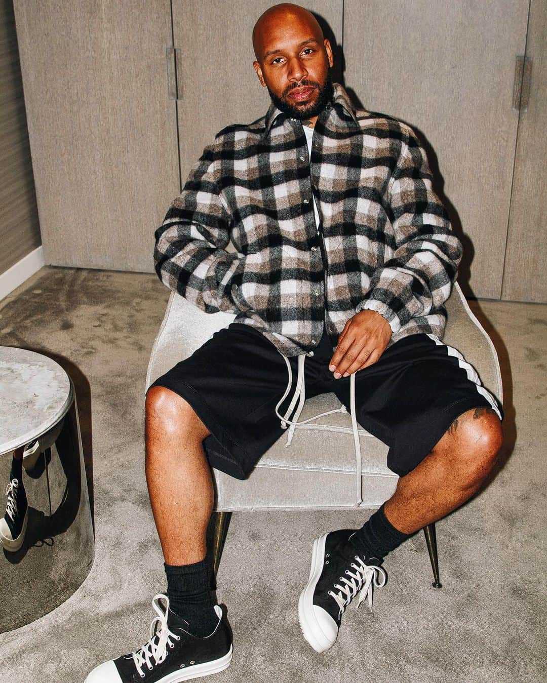 バーニーズ・ニューヨークのインスタグラム：「We met up with Fashion Director of @awgenization and celebrity stylist, @henson to talk about his rise within celebrity styling and what’s next for him in the world of retail. Check out the full interview on #TheWindow」