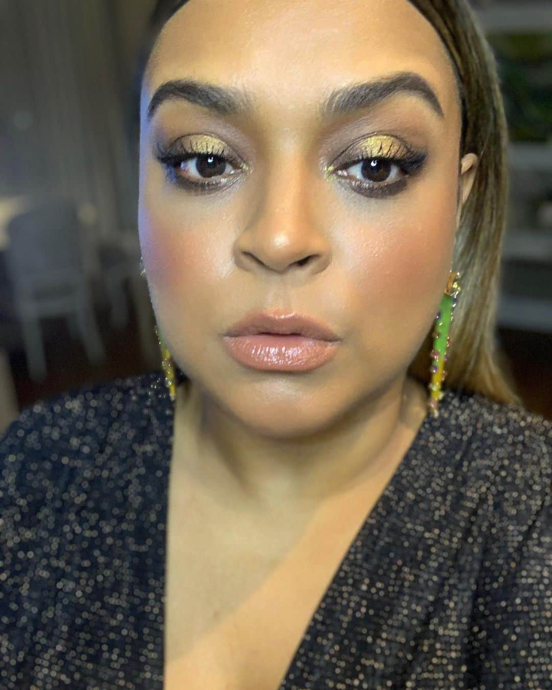 Preta Gilさんのインスタグラム写真 - (Preta GilInstagram)「Só no carão com minha make by @rocha_soraya com produtos @ctilburymakeup que comprei pela @fricotesny tudo isso pro aniversário da linda da @annacarolinabassi com brincos @emarbatalha !!! #makedapreta  MUITOS @ AMOOOOO」8月17日 6時50分 - pretagil