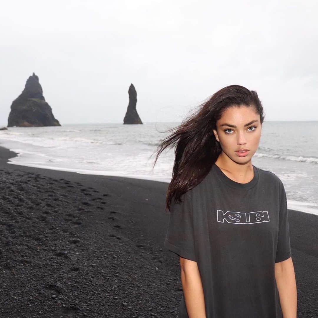 ツビさんのインスタグラム写真 - (ツビInstagram)「++ girl @chanelleelise in Iceland wearing our LIMITED EDITION @kendalljenner  Sign  Of the Times Tee  Online & Instore Now 🔥🔥」8月17日 7時00分 - ksubi