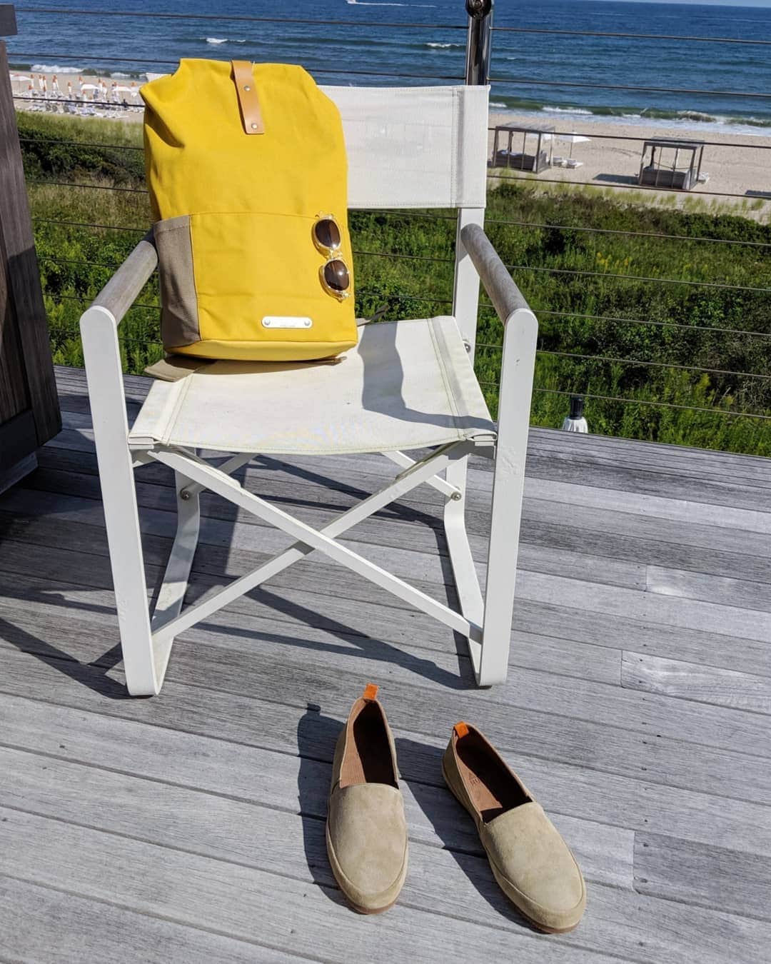 MR PORTERのインスタグラム：「For us, today is a Summer Friday, which means we've driven out to the Hamptons. Follow along on IG Stories over the coming days for our favourite haunts, a cocktail (or two) and live coverage of the first Hamptons Summer Classic tennis tournament this Sunday. #MRPORTERHamptons @gurneysresorts - Bag @brooksengland, loafers @muloshoes and sunglasses @flatlisteyewear.」