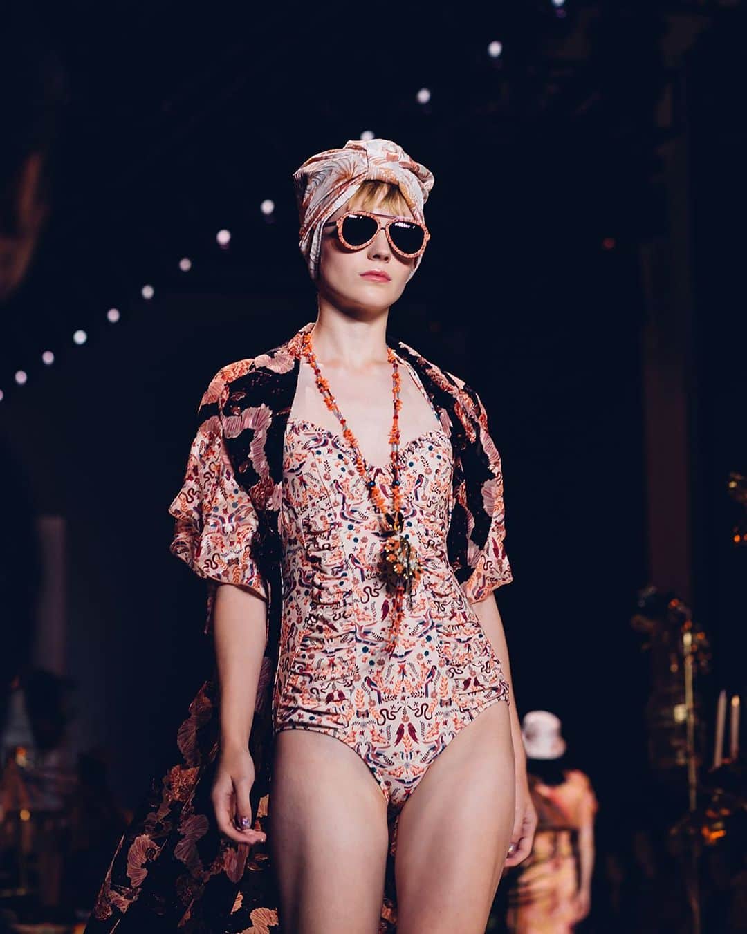 NYFW（ニューヨークファッションウィーク）さんのインスタグラム写真 - (NYFW（ニューヨークファッションウィーク）Instagram)「Summer Friday we have arrived. ☀️ Out of office outfit inspiration from @annasui on the #NYFW runway. 📸 by @moeez」8月17日 7時16分 - nyfw