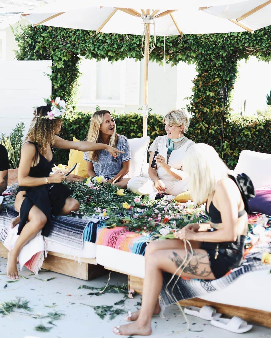 hurleyさんのインスタグラム写真 - (hurleyInstagram)「Yesterday, something special happened. ⠀⠀⠀ At a small hotel, tucked away on a hill above the Pacific, an inspiring group of @HurleyWomen gathered to celebrate the idea of building a life in and around the water. ⠀⠀⠀ We suggest you follow @hurleywomen to relive the experience, and to see what they do next.⚡️」8月17日 7時31分 - hurley