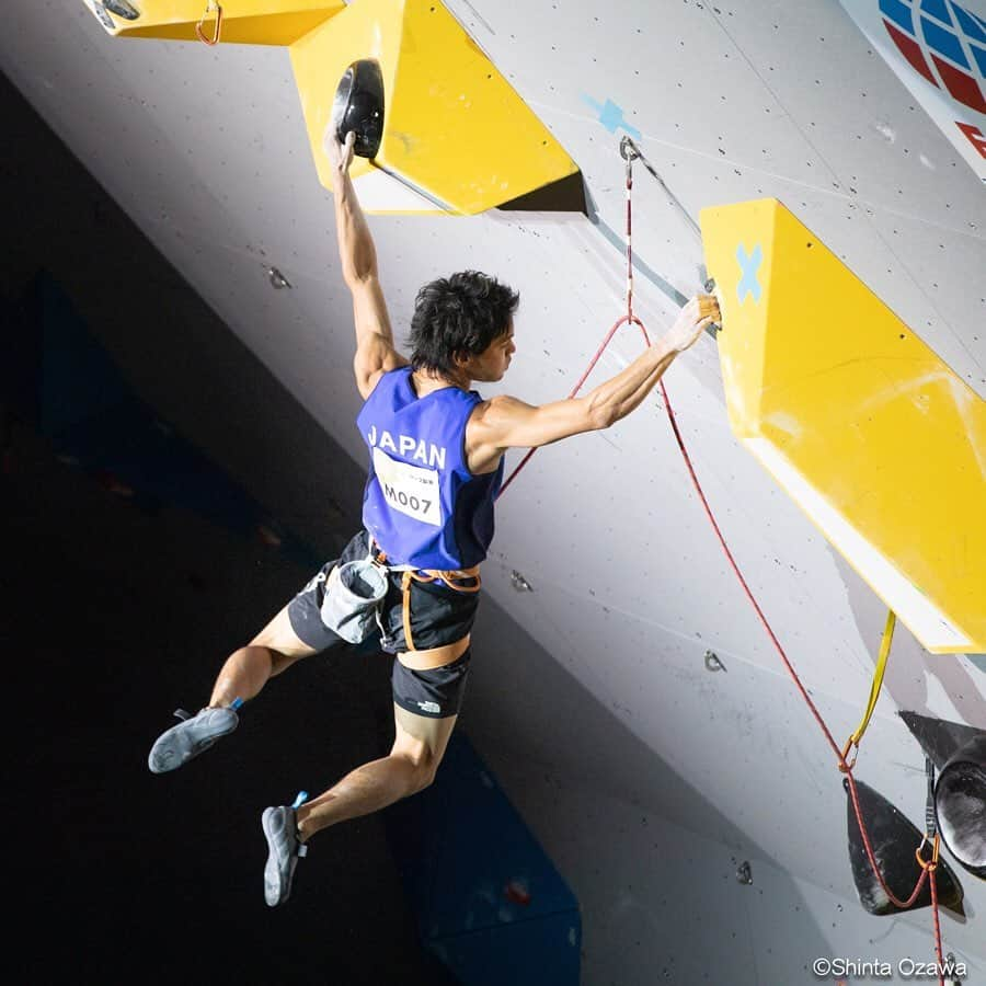 楢崎智亜さんのインスタグラム写真 - (楢崎智亜Instagram)「Resulted 4th in Lead final of World championships!!! It was my very first Lead final experience for World championship and I felt deeply humbled to be there with 3 legendary Lead experts. Congrats for 🥇@adam.ondra 🥈@alexandermegos 🥉@jakob.schubert !! Hachioji will keep its excitement. I will keep me motivated!! Thanks!!! —————————————————— 世界選手権リードは4位で終了しました。 決勝では、準決勝より順位を落としてしまって残念ですが、世界選手権で初めてのリード決勝に進み、尊敬するリードスペシャリストの3人の次に着くことが出来て嬉しく思います。 大会はまだまだ続くので気持ちを切らさず頑張ります！応援ありがとうございました！ ——————————————————— photo by @shintaozawa  @au_official @thenorthfacejp #アイディホーム @air_sleeptechnology @unparallelup @frictionrabs」8月17日 7時34分 - tomoa_narasaki