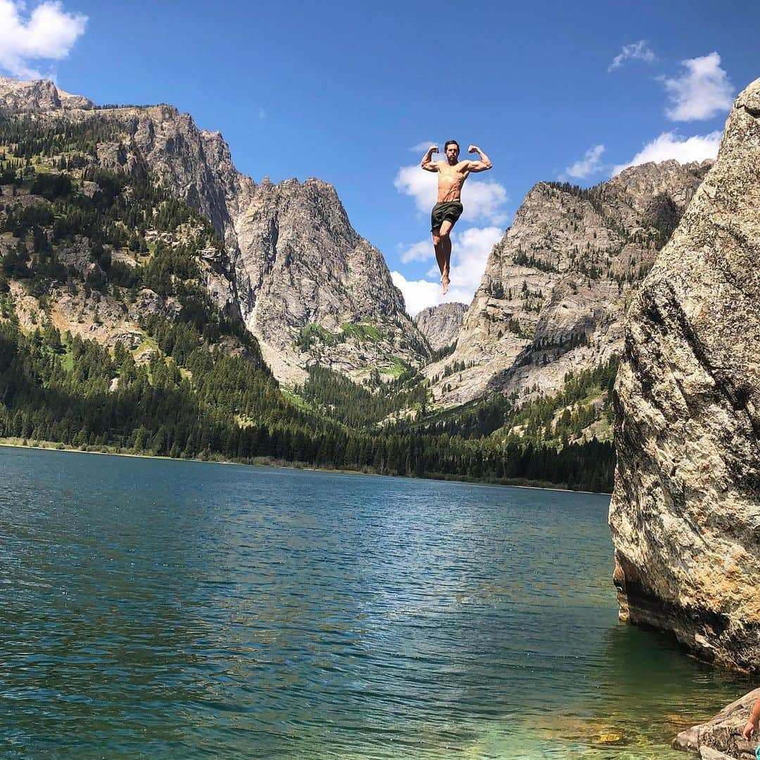 アダム・センさんのインスタグラム写真 - (アダム・センInstagram)「Flying into Jackson’s Hole 🕳  @diamondcrossranch  @luke_wyoming  #Wyoming #Jacksonhole #LukeLongGone」8月17日 7時42分 - adamsenn