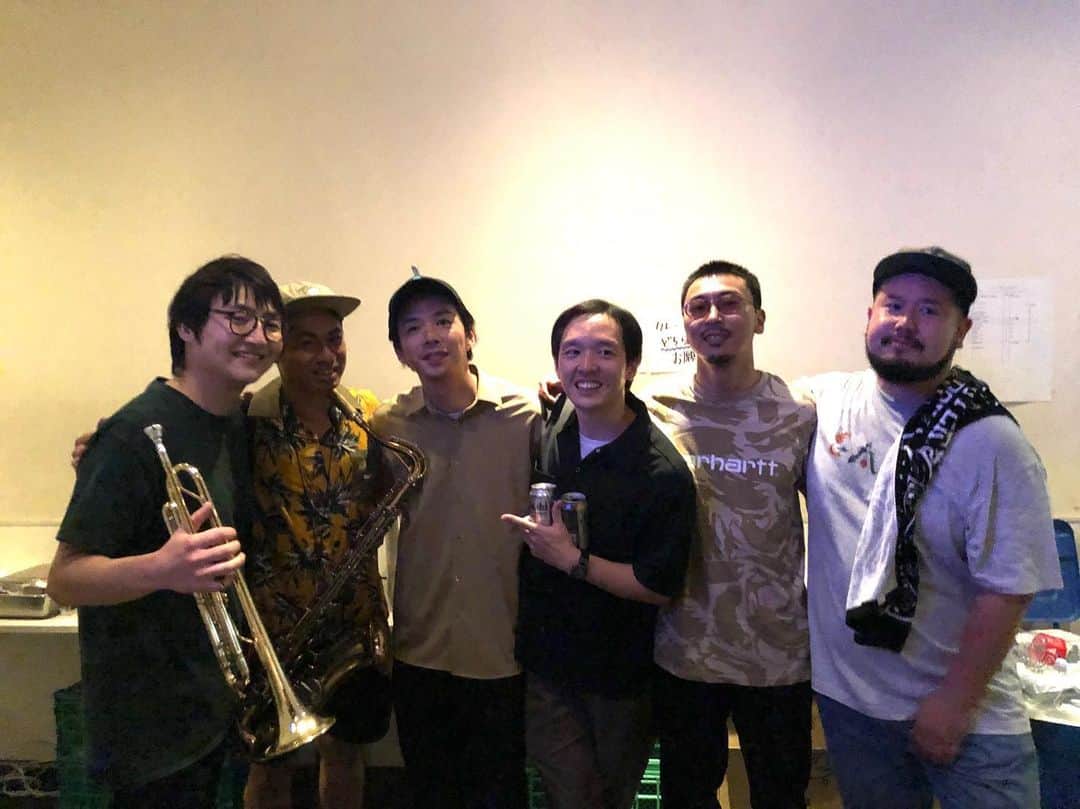 のインスタグラム：「cero presents　“Traffic” 2019に田我流で出演しました。ceroもcharaも素晴らしかったし、最後のDJまで満喫しました。 このイベントはceroのみんなが気になるバンドや注目してる人たちを集めるイベントなんですが、WOOL & THE PANTSを呼んでるあたり流石！！3人が音楽好きなのがめちゃくちゃ分かるラインナップで見所満載のイベントでした。（最後の写真はライブなのにスケボー持っていく人…、スタジオコーストの裏で練習してました。） #田我流 #田我流andmahbie #cero #cerotraffic」