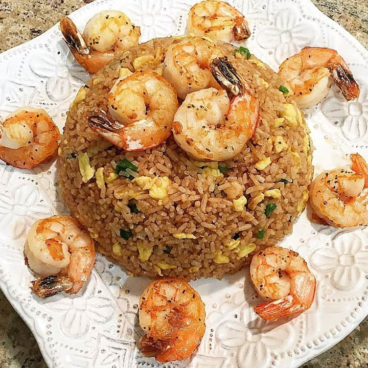 Flavorgod Seasoningsさんのインスタグラム写真 - (Flavorgod SeasoningsInstagram)「"Garlic lovers fried rice with wild caught shrimp. So good!! My favorite seasoning from @flavorgod" - Customer @lizzz.loves.food⁠ - ⁠ Tag @flavorgod or #flavorgod for your chance to be featured!⁠ ⁠ -⁠ Order Here:⁠ www.flavorgod.com⁠ -⁠ -⁠ #food #foodie #flavorgod #seasonings #glutenfree #mealprep  #keto #paleo #vegan #kosher #breakfast #lunch #dinner #yummy #delicious #foodporn ⁠」8月17日 8時00分 - flavorgod