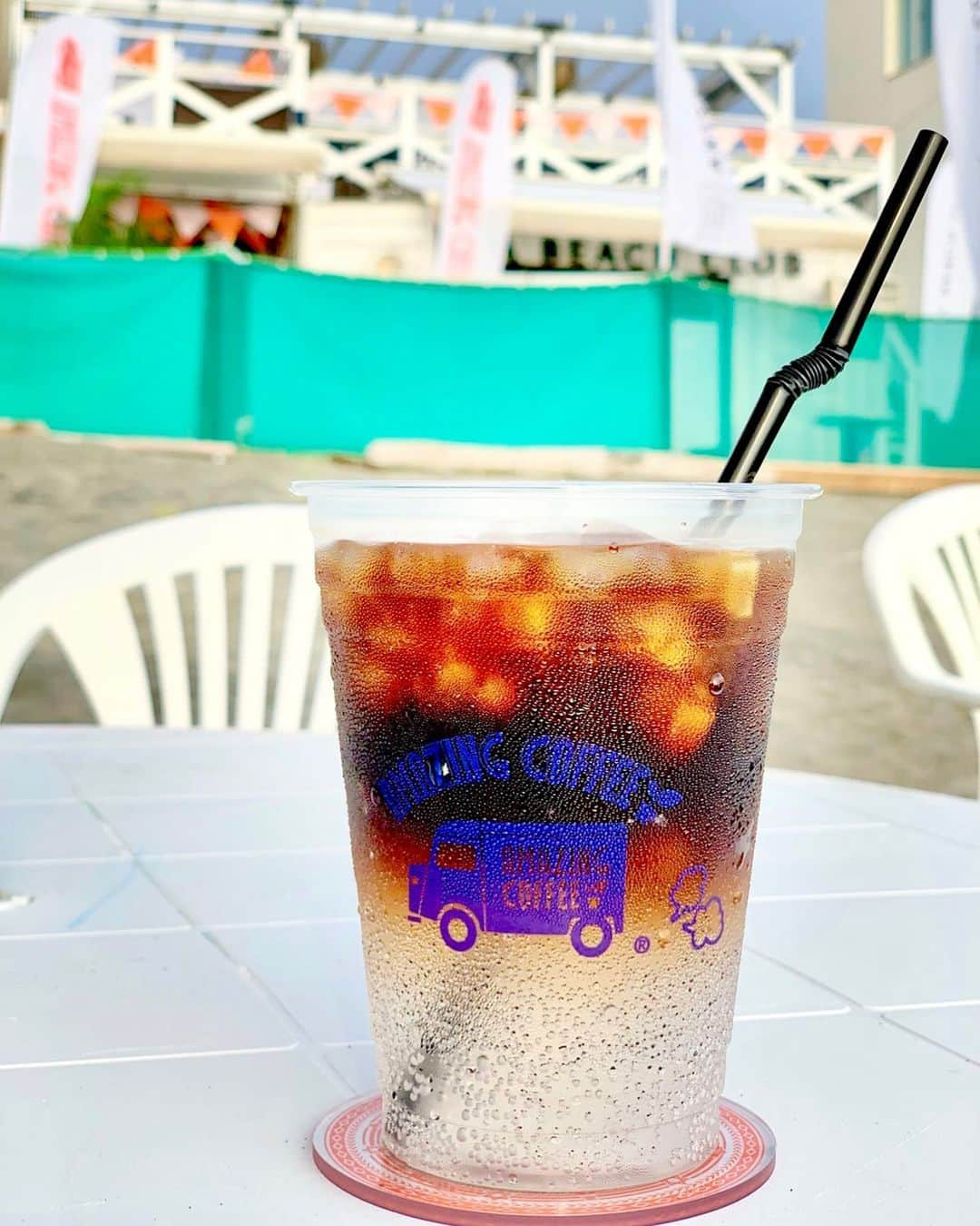 AMAZING COFFEEさんのインスタグラム写真 - (AMAZING COFFEEInstagram)「. 🏄‍♂️YOKOSUKA BEACH SIDE with AKIYA BEACH CLUB🏄‍♀️ . 横須賀店ではBEACHでAMeCO DRINKをお楽しみいただけます🙌 . 特等席をぜひご利用ください☺️✨🏖 . #AMAZINGCOFFEE #coffee #YOKOSUKABEACHSIDE #AKIYABEACHCLUB #AMeCO #アメコ #横須賀」8月17日 8時00分 - amazing_coffee_official