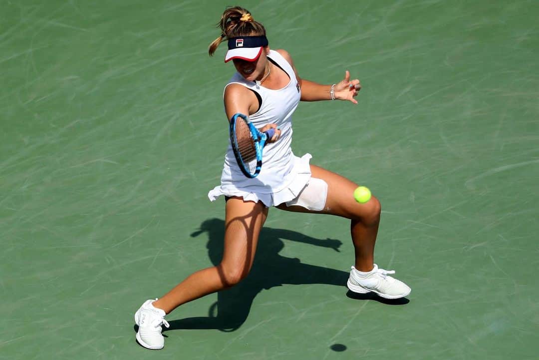ソフィア・ケニンのインスタグラム：「Wishing Naomi a speedy recovery.. Semis tomorrow @cincytennis 😊 How exciting! 😉」