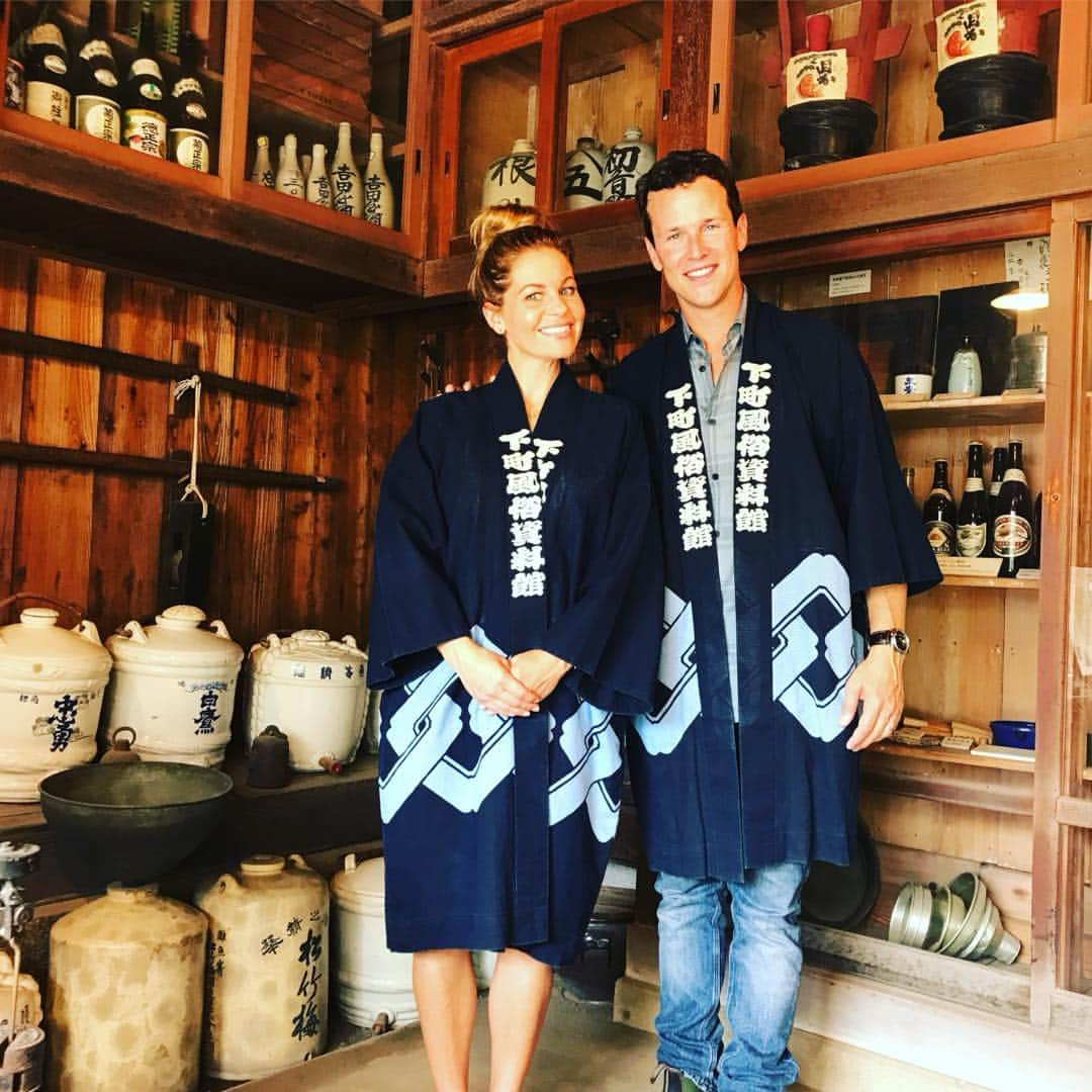 スコット・ウェインガーさんのインスタグラム写真 - (スコット・ウェインガーInstagram)「Two years ago we were in Japan shooting a monumental episode. More huge things in store for Season 5! @candacecbure @fullerhouse @netflix #flashbackfriday」8月17日 8時17分 - scottweinger