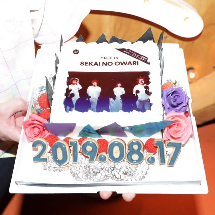 Nakajinさんのインスタグラム写真 - (NakajinInstagram)「今日のサマソニのライブはSEKAI NO OWARIにとってメジャーデビュー8周年の日でもありました。 @spotifyjp の皆さま、素敵なお祝いをありがとうございました！  そしていつも応援してくださる皆さま、おかげでここまで走り続ける事が出来ました。本当にありがとうございます。これからも走り続けます！」8月17日 8時17分 - nakajin