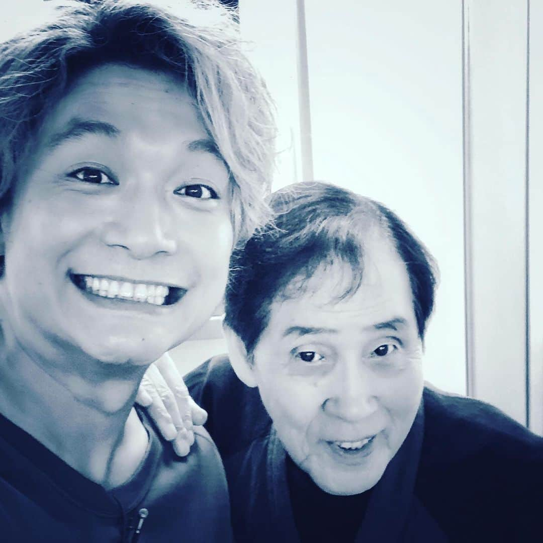 香取慎吾さんのインスタグラム写真 - (香取慎吾Instagram)「明日.18日(日) 22:50〜放送の #NHK #欽ちゃんのアドリブで笑  にゲスト出演させて頂きました！観てね！です！ #欽ちゃん が今ツイッターでみなさんからのリアクション550万超えに挑戦中です！欽ちゃんのツイッターに.みんな集まれ〜！！ #香取慎吾」8月17日 8時29分 - katorishingo_official