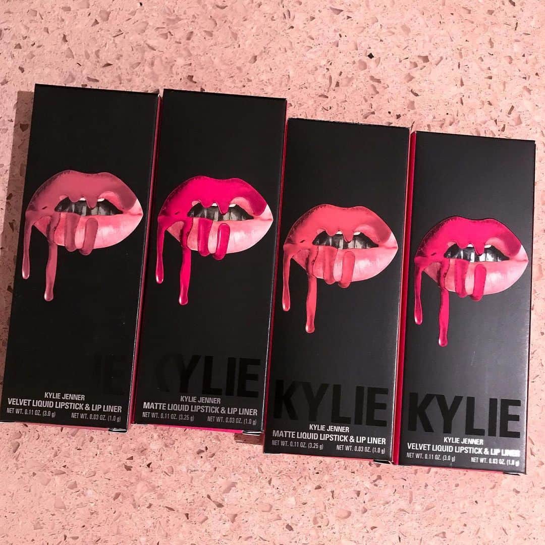 Kylie Cosmeticsさんのインスタグラム写真 - (Kylie CosmeticsInstagram)「💕 Lip Kits 💕 what shade are you wearing right now?」8月17日 8時29分 - kyliecosmetics