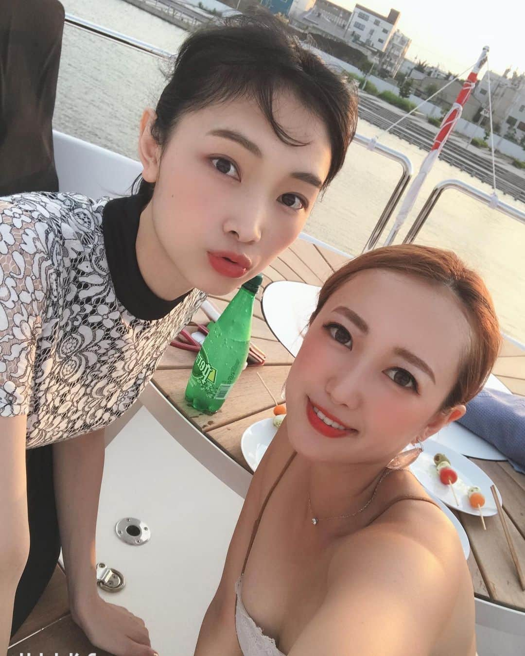 たけうち亜美さんのインスタグラム写真 - (たけうち亜美Instagram)「昨夜は船の上でお酒飲みながら花火を見るパリピ空間に参加させてもらいまんた🚢」8月17日 8時36分 - ami_takeuchi11