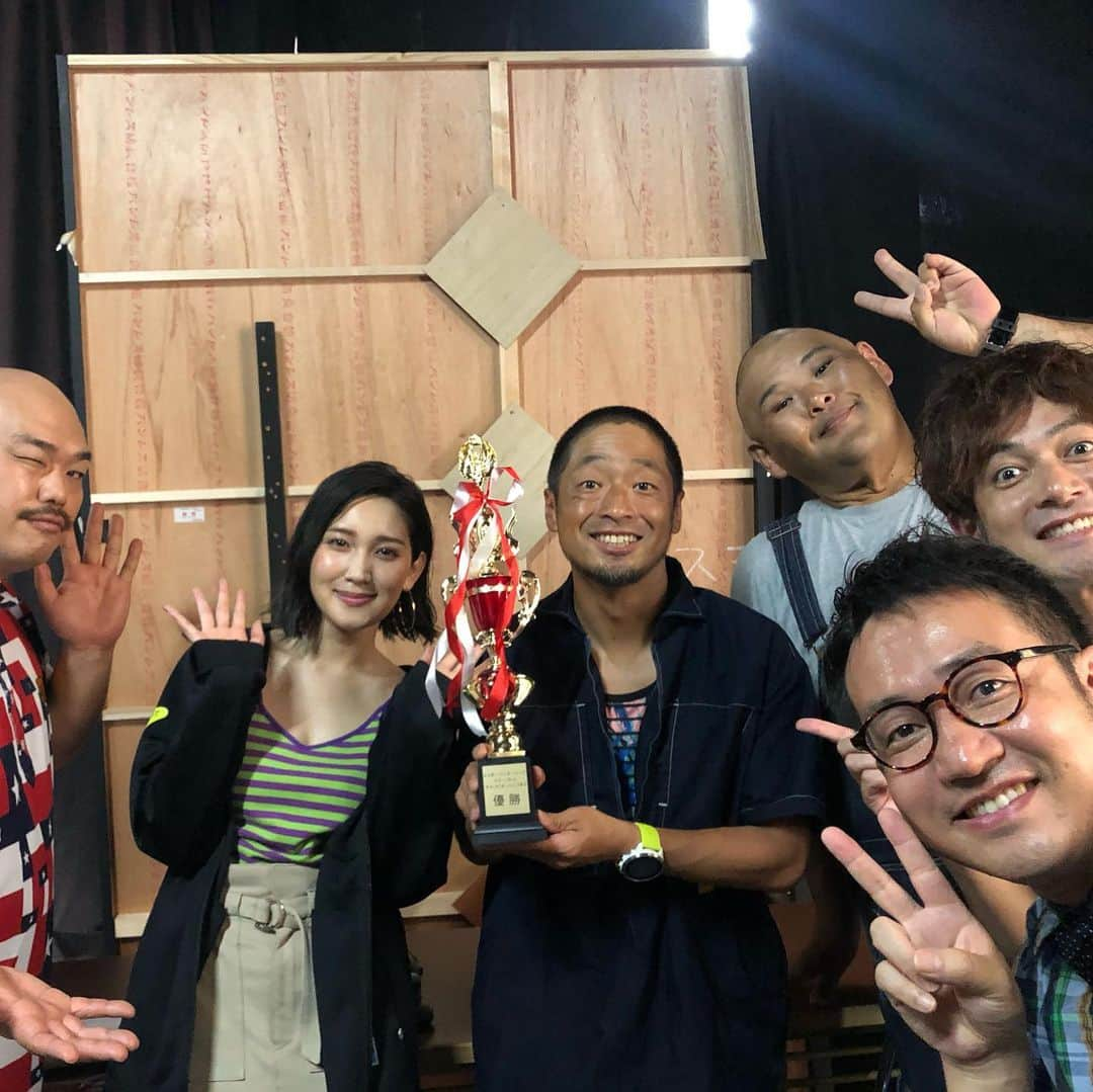 団長安田さんのインスタグラム写真 - (団長安田Instagram)「#安田大サーカスチーム優勝 #久しぶりにトロフィーもろた #トライアスロンでももらえるように頑張ろ #安田大サーカス団長 #団長安田 #みんゴル #モンスト #ストリートファイター #しんじょう君ストリートファイターめっちゃ強い #しんじょう君暑さにグッタリ目に扇風機をあてて上げると涼しいぽい」8月17日 8時48分 - dancyoyasuda