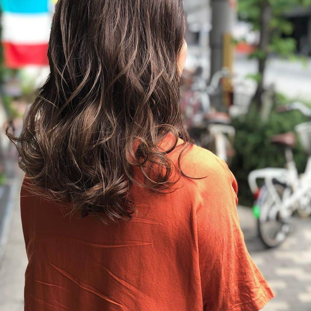 【北堀江・美容室 peaks hair】さんのインスタグラム写真 - (【北堀江・美容室 peaks hair】Instagram)「お休み頂きありがとうございました😊✨ 今日から通常営業しております！  スタイリスト  堀口  #peakshair #ピークスヘアー#堀江#北堀江#美容室##Instahair#hairstyle#Instafashion#イルミナカラー#小顔#美意識#おしゃれな人と繋がりたい#おしゃれ#お洒落#ヘアアレンジ#ヘアスタイル」8月17日 8時49分 - peakshair