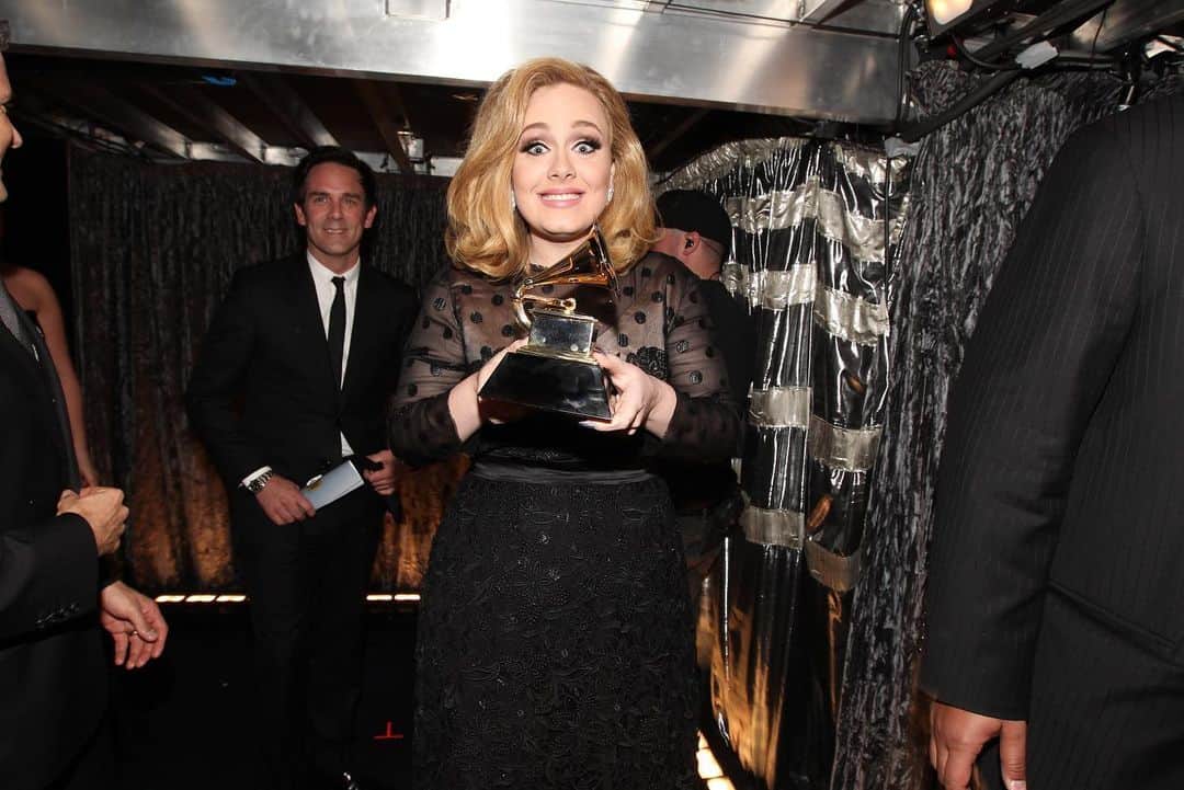 The GRAMMYsさんのインスタグラム写真 - (The GRAMMYsInstagram)「It's not everyday that you win six #GRAMMYs in one night, but @Adele did at the  54th GRAMMY Awards in 2012. Her wins included Record Of The Year ("Rolling In The Deep"), Album Of The Year ('21'), and Song Of The Year ("Rolling In The Deep") to name a few.  That night she gave a standing ovation performance of "Rolling In The Deep" that had the audience in awe.  #GRAMMYVault」8月17日 8時44分 - recordingacademy