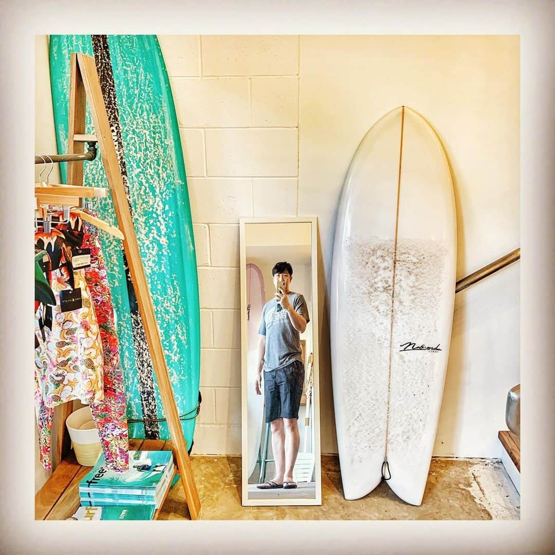 多村仁志さんのインスタグラム写真 - (多村仁志Instagram)「#photo #surfboard #Surfshop #Hawaii #🏄 #🌊 #🌴 #🌺 #🌈 #こういう感じ好き in #hawaii」8月17日 8時47分 - hit_tamu