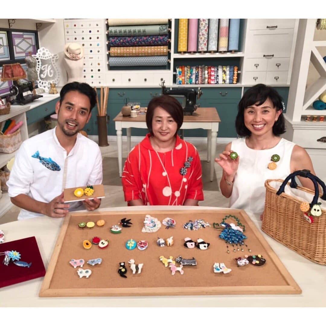 Black Moutonさんのインスタグラム写真 - (Black MoutonInstagram)「* 東尾理子さんがコットンフレアワンピースを着用してくださいました。  @rikohigashio #東尾理子 #ブラックムートン #BlackMouton #ootd #outfit #coordinate #fashion #code #fashiongram #photooftheday #instagood #shooting #fashionshooting #style #fashionphotography #instalike #instafashion #creativedirection #fashionportrait #fashionstory #girlsstyle」8月17日 8時51分 - black_mouton_official