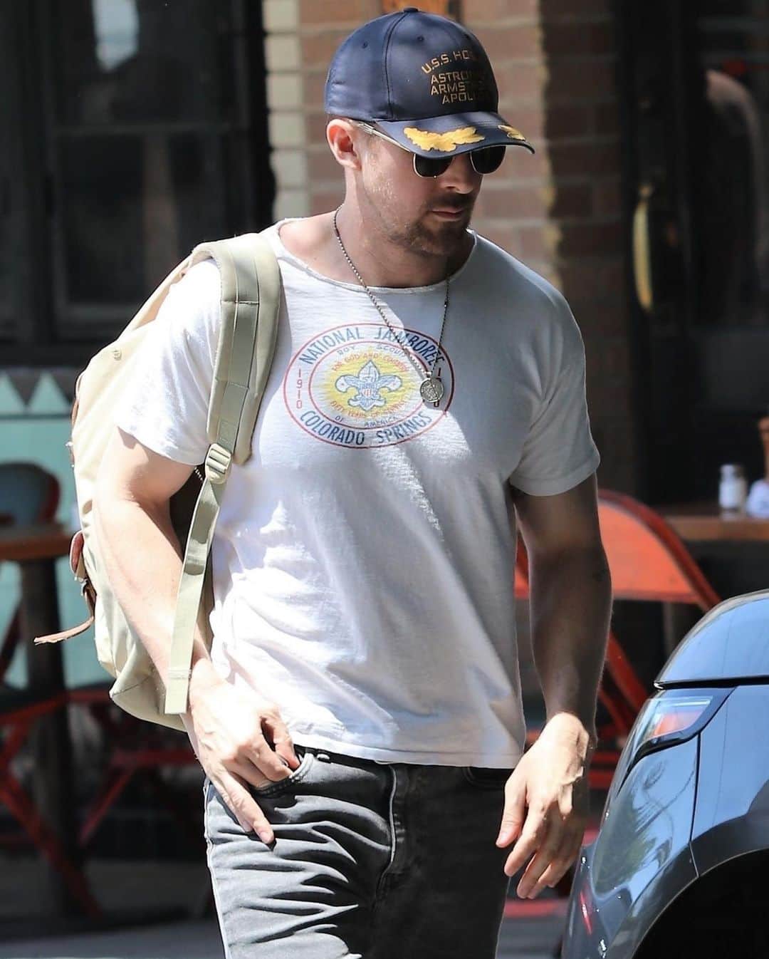 Just Jaredさんのインスタグラム写真 - (Just JaredInstagram)「Ryan Gosling mets up with #Thor4 director @taikawaititi for lunch in LA! #RyanGosling #TaikaWaititi Photos: Backgrid」8月17日 9時01分 - justjared