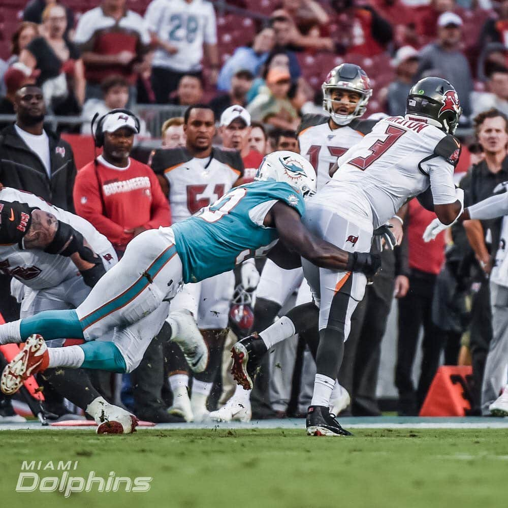 マイアミ・ドルフィンズさんのインスタグラム写真 - (マイアミ・ドルフィンズInstagram)「Watch out 😳」8月17日 9時03分 - miamidolphins