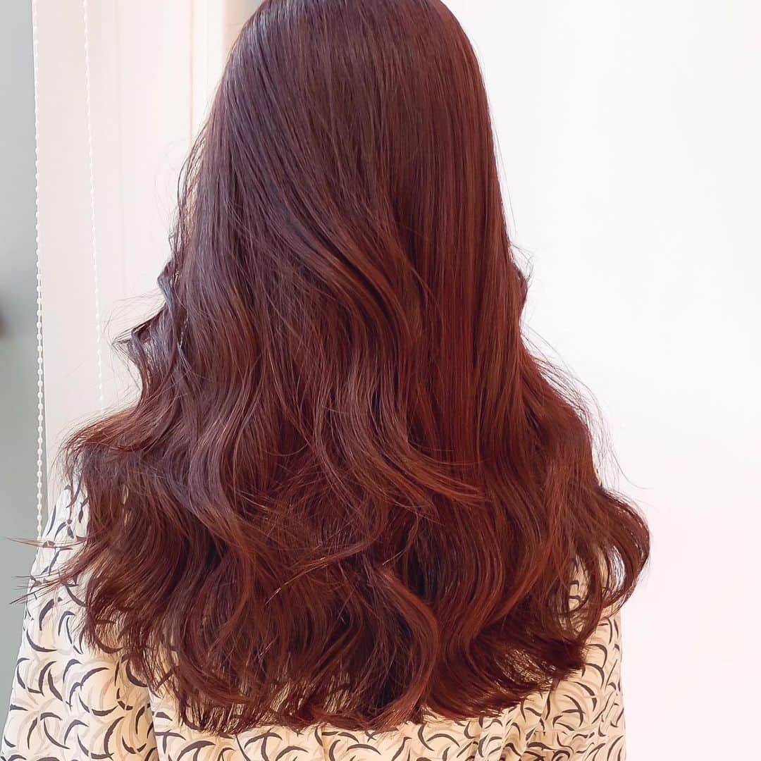 原涼香のインスタグラム：「Red brown 🐻❤️ に、#韓国式レイヤーカット ✂️ いつもきてくださるお客様 ありがとうございます( ◠‿◠ )」