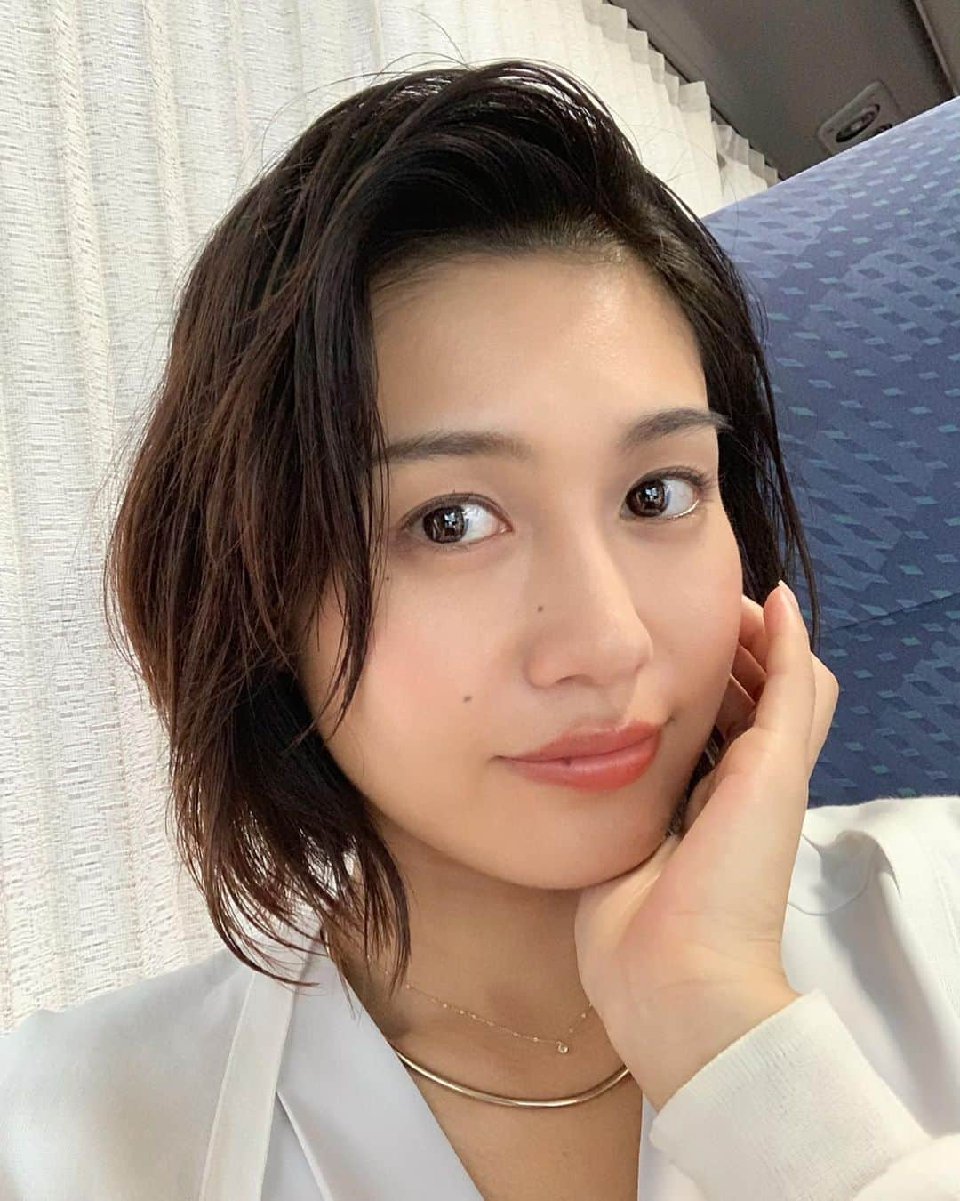 秋吉織栄（宮内かれん）さんのインスタグラム写真 - (秋吉織栄（宮内かれん）Instagram)「🍙ありがたや🍙  #ロケ弁  #朝ごはん  #撮影」8月17日 9時23分 - orie.oliiiiie.olivia