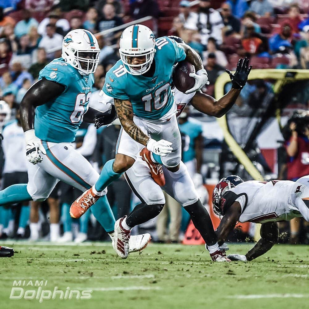 マイアミ・ドルフィンズさんのインスタグラム写真 - (マイアミ・ドルフィンズInstagram)「Battling it out 💪」8月17日 9時32分 - miamidolphins