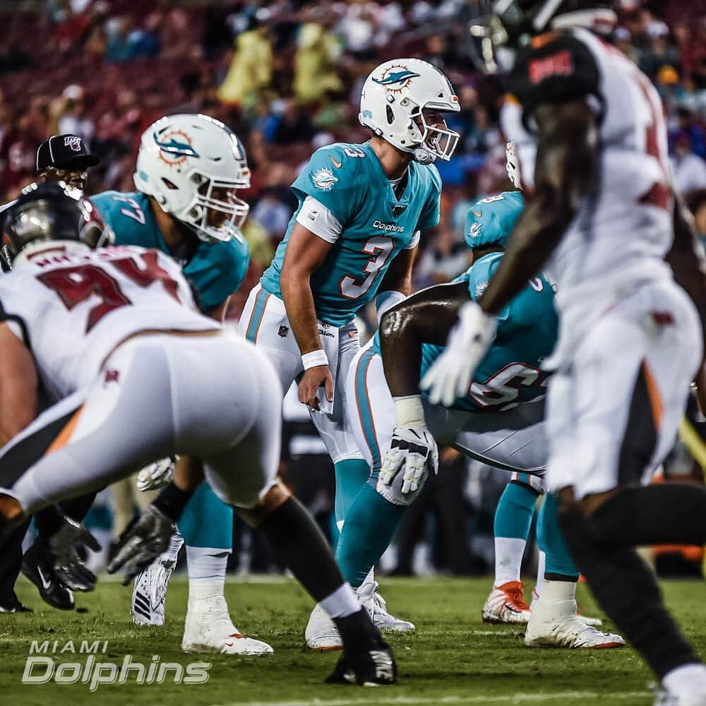 マイアミ・ドルフィンズさんのインスタグラム写真 - (マイアミ・ドルフィンズInstagram)「Battling it out 💪」8月17日 9時32分 - miamidolphins