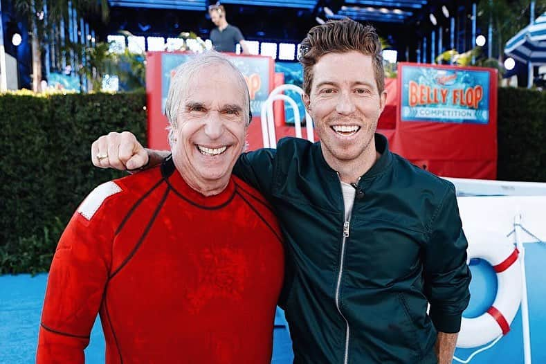 ショーン・ホワイトさんのインスタグラム写真 - (ショーン・ホワイトInstagram)「Judged a belly flop contest the other day on @jimmykimmellive with Henry Winkler, @trixiemattel & @nicolebyer 🤘🌊 flops were on point #kimmel」8月17日 9時30分 - shaunwhite