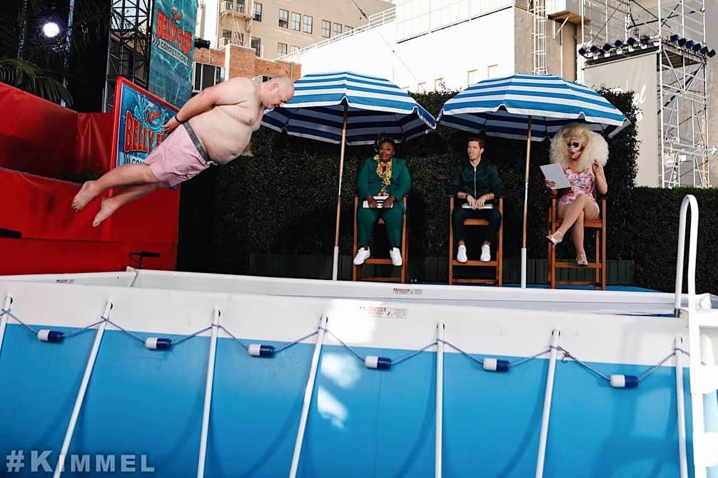ショーン・ホワイトさんのインスタグラム写真 - (ショーン・ホワイトInstagram)「Judged a belly flop contest the other day on @jimmykimmellive with Henry Winkler, @trixiemattel & @nicolebyer 🤘🌊 flops were on point #kimmel」8月17日 9時30分 - shaunwhite