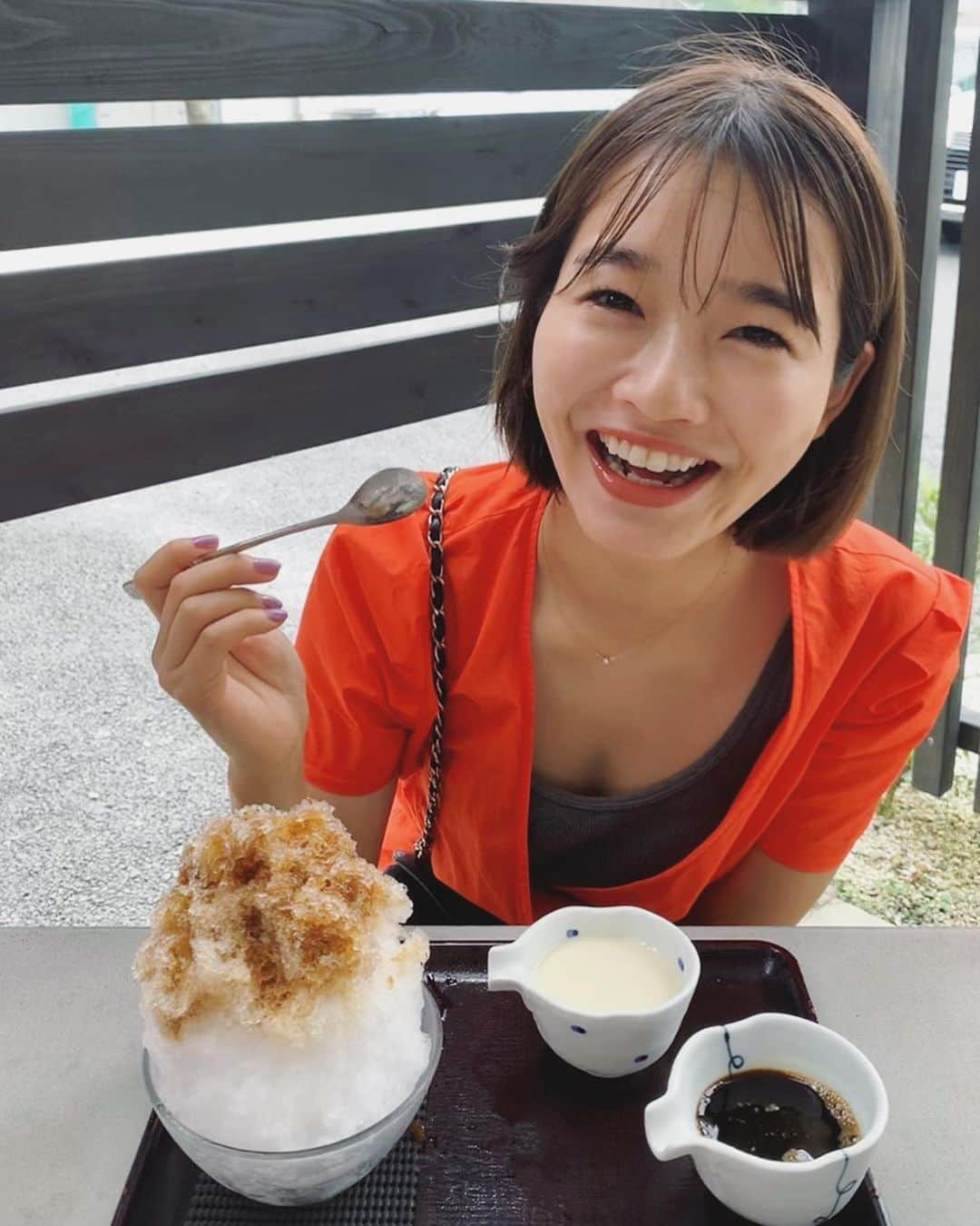 のインスタグラム：「幸🥰 #毎年恒例 #大人だけで #かき氷 #食べないと夏始まらないし終われない #前髪 #汗 #散らかる  #夏終わらないで 🥺」