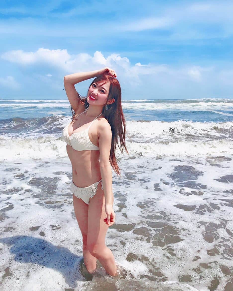 のインスタグラム：「⛱🌺⛱🌺⛱. * #goodmorning 🌤💕. 台風🌀過ぎてよかた٩(๑❛ᴗ❛๑)۶. 今日からまた旅に出ます…✈️❤️. * #idol #summer #sea #beach #summervacation #asiangirls #travel #trip #travelphotography #travelgram #l4l #follow #me #followme #グラビア #アイドル #恵比寿マスカッツ #松本ゆん #ゆんゆん #좋아요 #팔로우 #팔로미 #인친환영 #여행 #여행스타그램 #가족여행 #셀카 #셀스타그램」