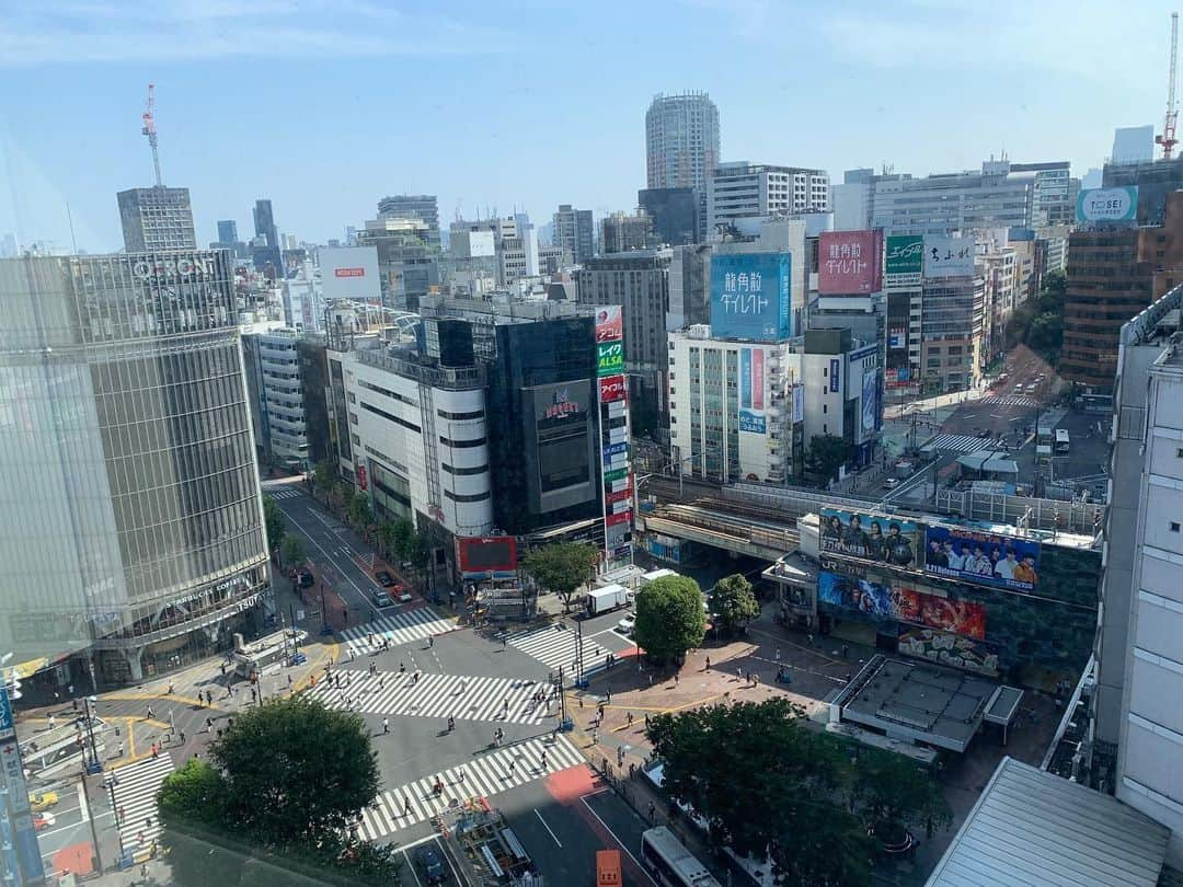 Zebraheadさんのインスタグラム写真 - (ZebraheadInstagram)「いよいよ@summersonic_official 東京だ🔥 今日は何がなんでも演奏するから、楽しみにしててくれよ(￣^￣)ゞ  水分補給をこまめにして、暑さ対策忘れずに💦13:00~サイン会 14:40 Mountain Stage で待ってるからな!  会場に来れないみんな、Youtubeでライヴ映像観れるからチェック！https://youtu.be/_hpVjAIPhT0‬ #zebrahead #mfzb #braininvaders #summersonic」8月17日 9時58分 - zebraheadofficial