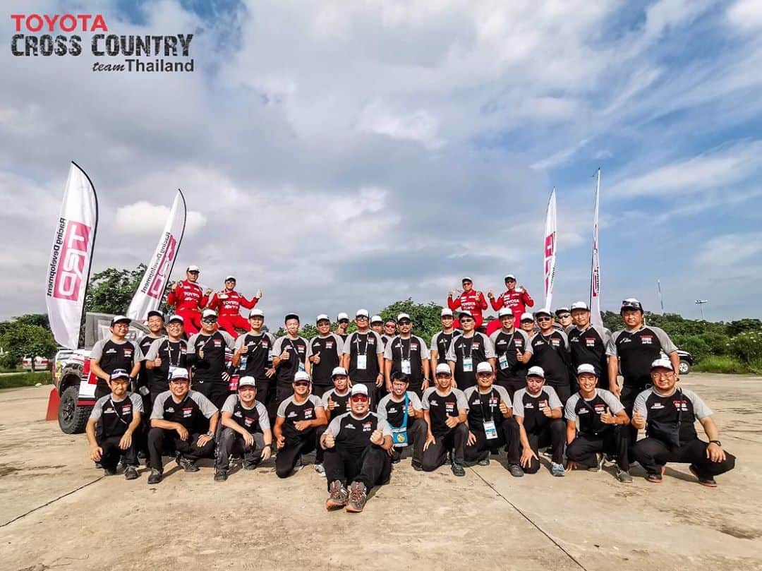 Toyota team thailandさんのインスタグラム写真 - (Toyota team thailandInstagram)「Asia Cross Country Rally 2019 x TOYOTA Cross Country team Thailand เส้นทางไทย-พม่า กว่า 2,300 กม. (พัทยา-นครนายก-กำแพงเพชร-แม่สอด-พะอาน-เนปิดอว์) วันที่ 10-16 สิงหาคม ผลการแข่งขันจากความมุ่งมั่นของทีมงานทุกคน อันดับ 3 Car No.111: จรัส แจ้งกมลกุลชัย // ชูพงศ์ ไชยวรรณ อันดับ 4 Car No.105: มานะ พรศิริเชิด // กิตติศักดิ์ กลิ่นจันทร์ โดยมีรถเข้าร่วมรายการทั้งหมด 34 คัน จากทีมแข่ง 8 สัญชาติ #อยากเห็นคนไทยหัวใจมอเตอร์สปอร์ต #TeamWork #TOYOTAteamThailand #CheerThai #ThaiPride #ไม่เชียร์ไทยแล้วจะเชียร์ใคร #แข่งรถ #นักแข่ง #ทีมคนไทย #Car #RaceCar #Racing #Revo #CrossCountry #Rally」8月17日 9時50分 - toyotagazooracingteamthailand