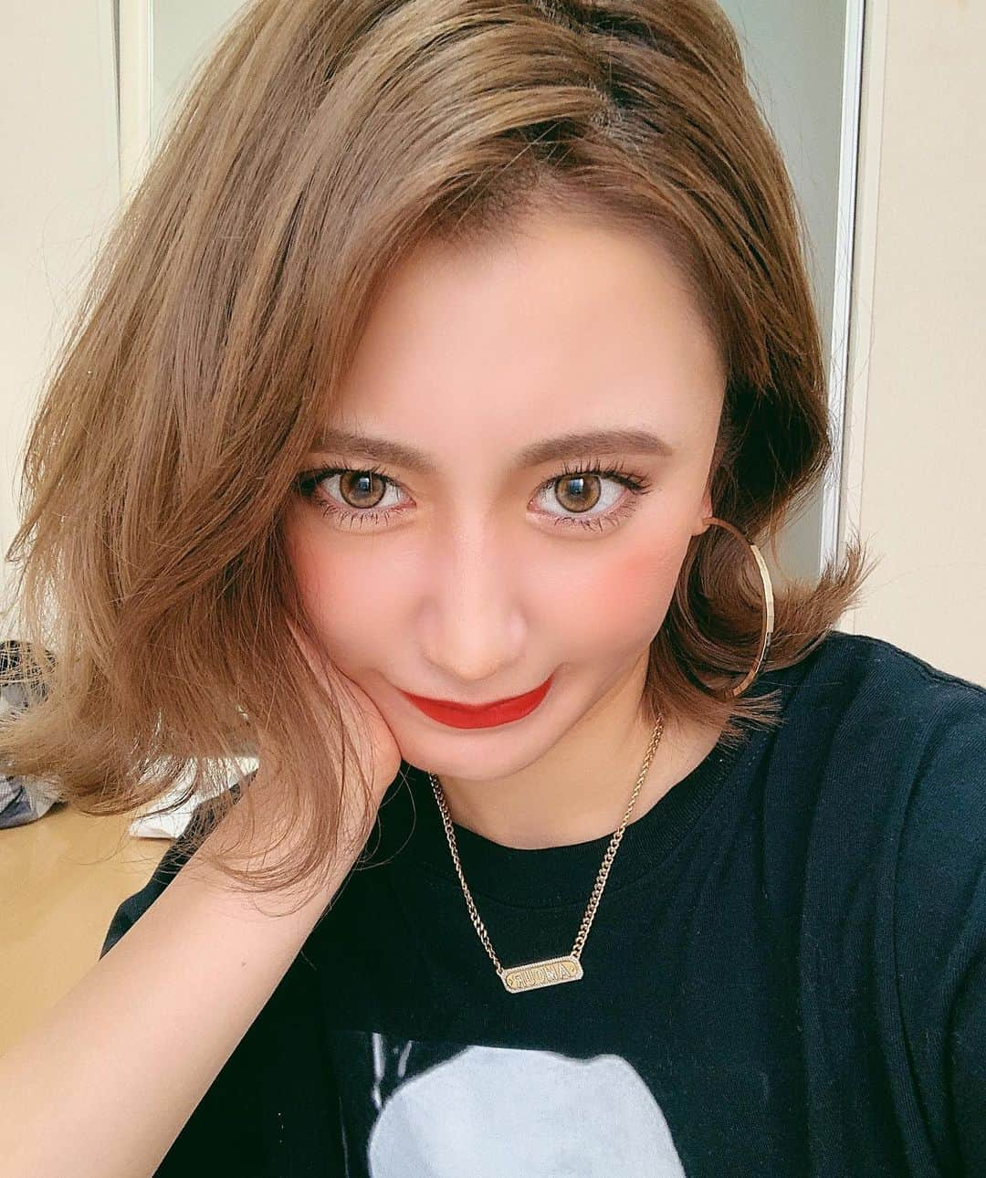 照井和希さんのインスタグラム写真 - (照井和希Instagram)「外ハネ😾🤟🏾💋 前髪伸ばすのもありかもな〜〜。 ． ショートにしてからヤンチャガールぽすぎて😂 なんかそっち寄ってしまう😂😂🤟🏾🤟🏾 ． ． #hairstyle #makeup #ギャル感増したよな #絶対 笑」8月17日 9時51分 - kazu24ki