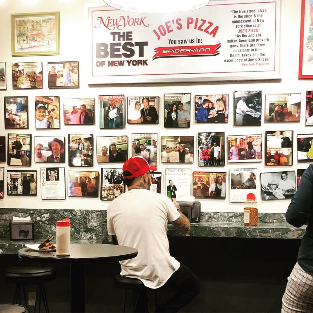 A.J.のインスタグラム：「Just sold out Barclays arena and the first and only place I go after is #joespizza in New York. Best pizza in the world. Thanks joe.」