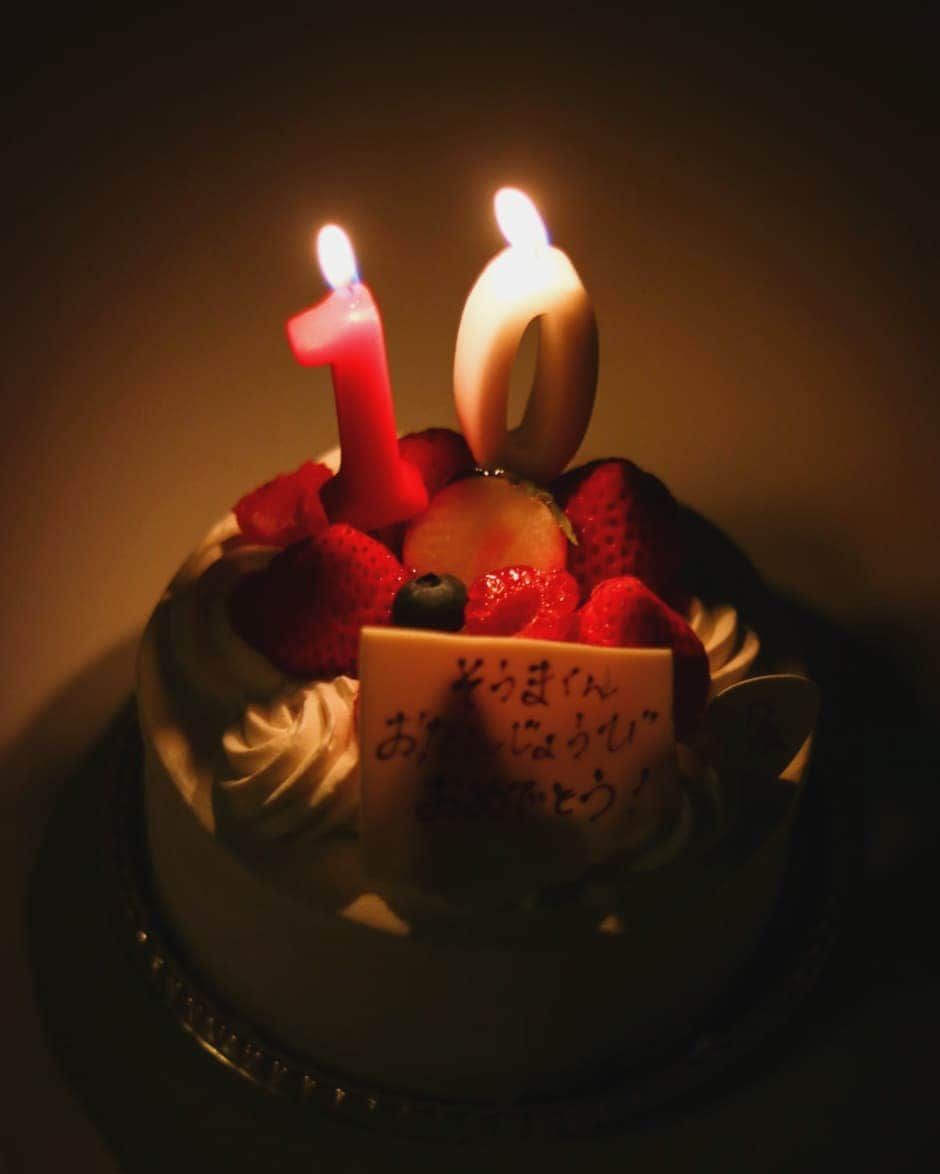 栁川かおりさんのインスタグラム写真 - (栁川かおりInstagram)「#手鞠寿司 * 息子、誕生日でした。 去年と同じだけど手鞠寿司。 * 鯛、マグロ、サーモンに ローストビーフ。 * めでたく(？)10代の仲間入り👌 * #丁寧な食卓の作り方」8月17日 10時42分 - kaori_yanagawa