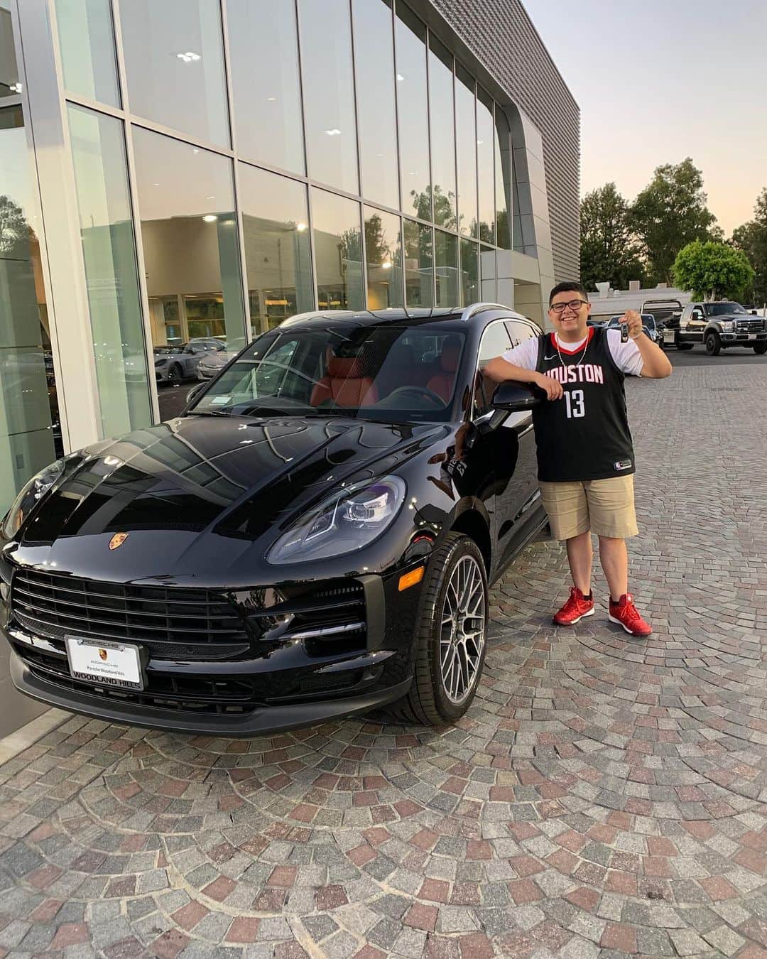 リコ・ロドリゲスのインスタグラム：「🚨Major Milestone Alert 🚨  Got my Drivers License 3 weeks ago and bought my first car yesterday! 💯  Thank you to @porsche_woodlandhills for giving me a great deal! And special shoutout to my amazing family for being with me every step of the way!」