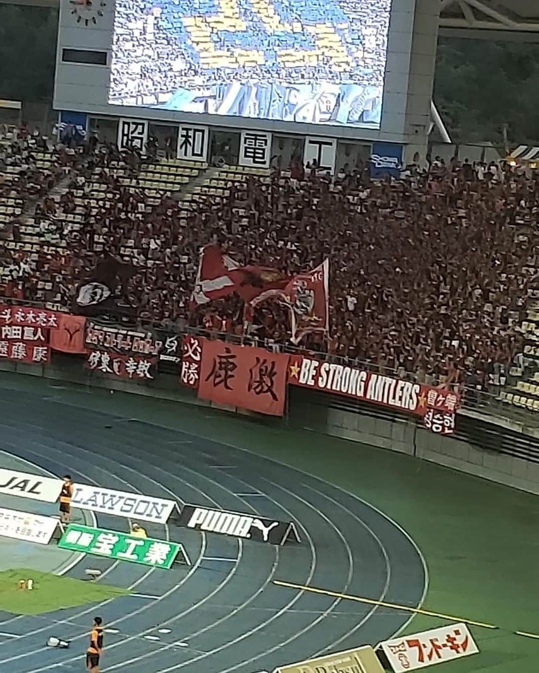 ジーコさんのインスタグラム写真 - (ジーコInstagram)「Uma vitoria importantíssima fora de casa.Vencemos o Oita de 1x0 e como o líder FC Tokyo perdeu,estamos a 4 pontos dele.Também colocamos 4 pontos do terceiro colocado.Parabéns e força Kashima.」8月17日 21時38分 - zico