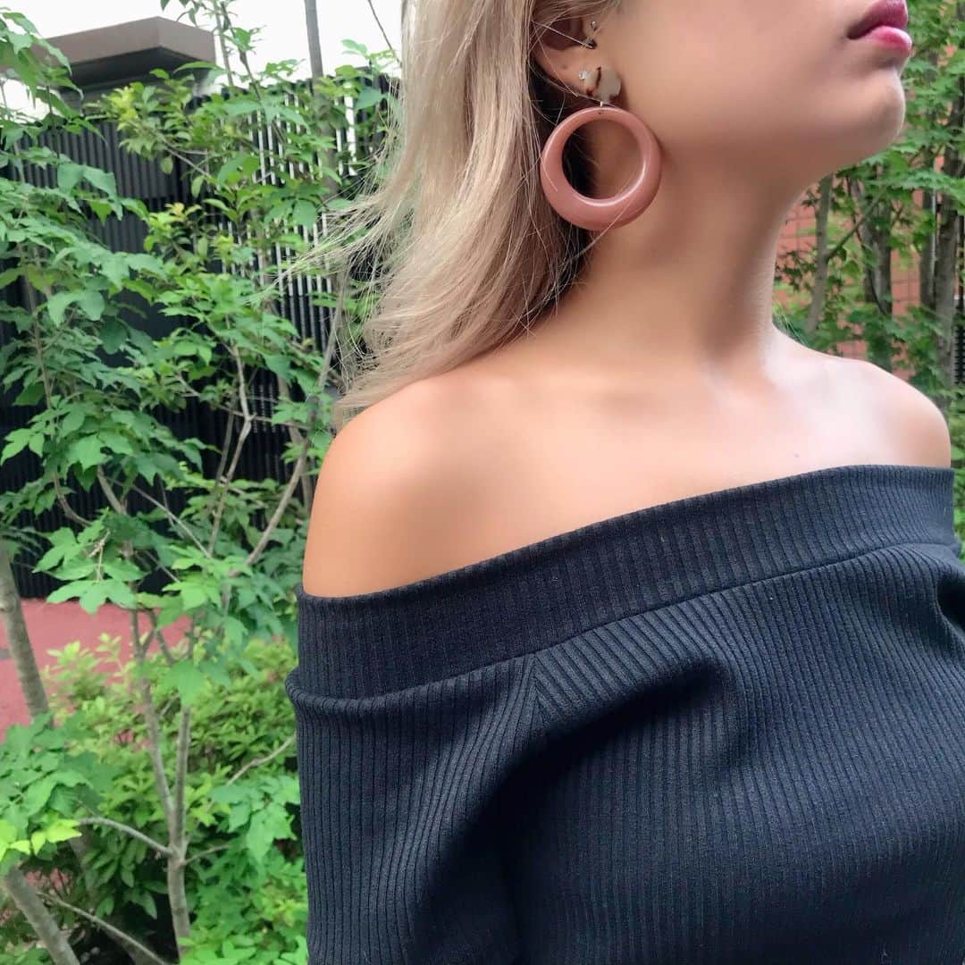 のインスタグラム：「ㅤㅤㅤㅤㅤ NEW ARRIVAL ㅤㅤㅤㅤㅤ pierce 【315540181900】 ※店頭発売中 ㅤㅤㅤㅤㅤ ㅤㅤㅤㅤㅤ ◾️只今予約商品先行受注で Ailandポイントが2倍に！ TOP URLをCHECK☑︎ ㅤㅤㅤㅤㅤ ㅤㅤㅤㅤㅤ #CECILMcBEE#styling  #2019#aw2019 #autumn  #ootd #autumnstyle  #fashion#outfitoftheday#trend#style #autumncoordinate  #セシルマクビー #秋ピアス #秋 #コーデ  #大きめピアス #ピアス #autumnaccessories」