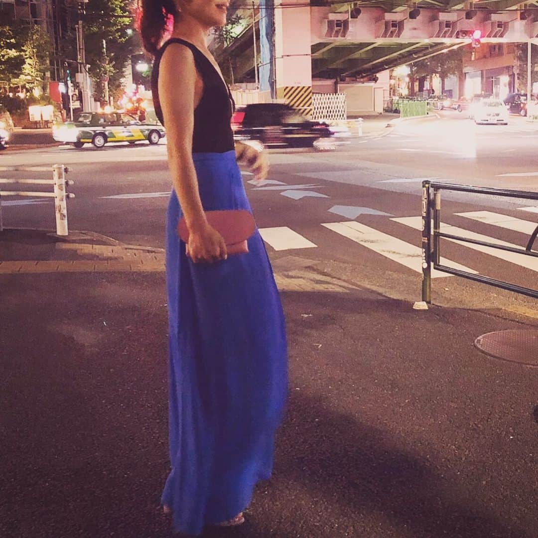 辻直子さんのインスタグラム写真 - (辻直子Instagram)「#aNightWalk#tbt#bag#PinkBlueLavender #とことこ#夜の散歩は大好きです#よく歩いてたな#今日は変わって#かわいいお客さんが遊びに#どら焼きありがと☺︎ おやすみなさい★」8月17日 21時35分 - naoko.ts