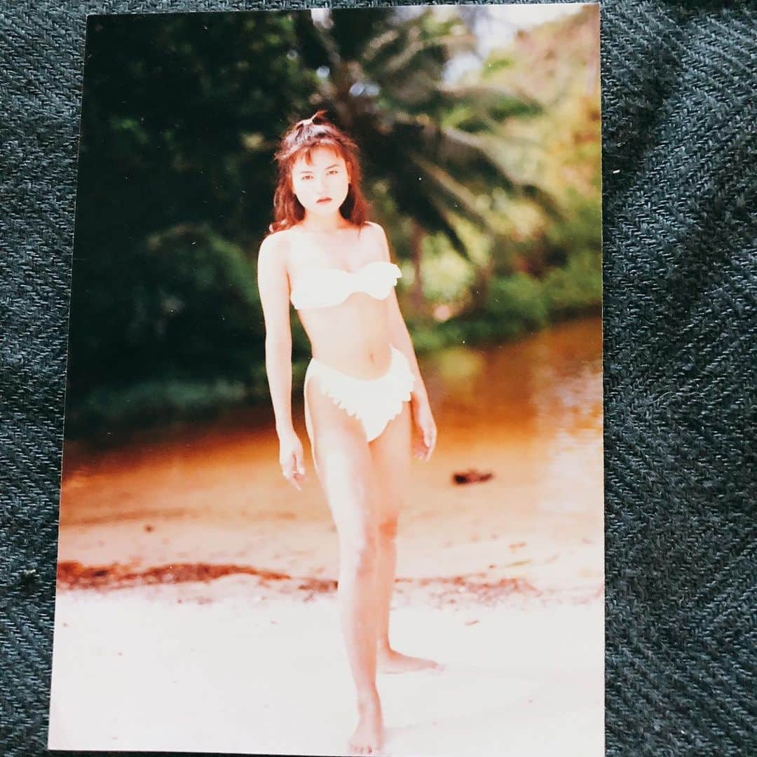 松澤由美さんのインスタグラム写真 - (松澤由美Instagram)「Boa noite^ - ^  Esta é minha foto adolescente.  これも  Tかねぇのお家で、取っておいてくれた  お宝写真ですw  10代の私ですw  当時アフリカ諸島（セーシェル）で撮影されたものですっ⭐️ #セーシェル #四半世紀 #yumimatsuzawa #animefriends #oscavaleirosdozodiaco #singer #singerlife #お宝写真」8月17日 20時05分 - yumimatsuzawa