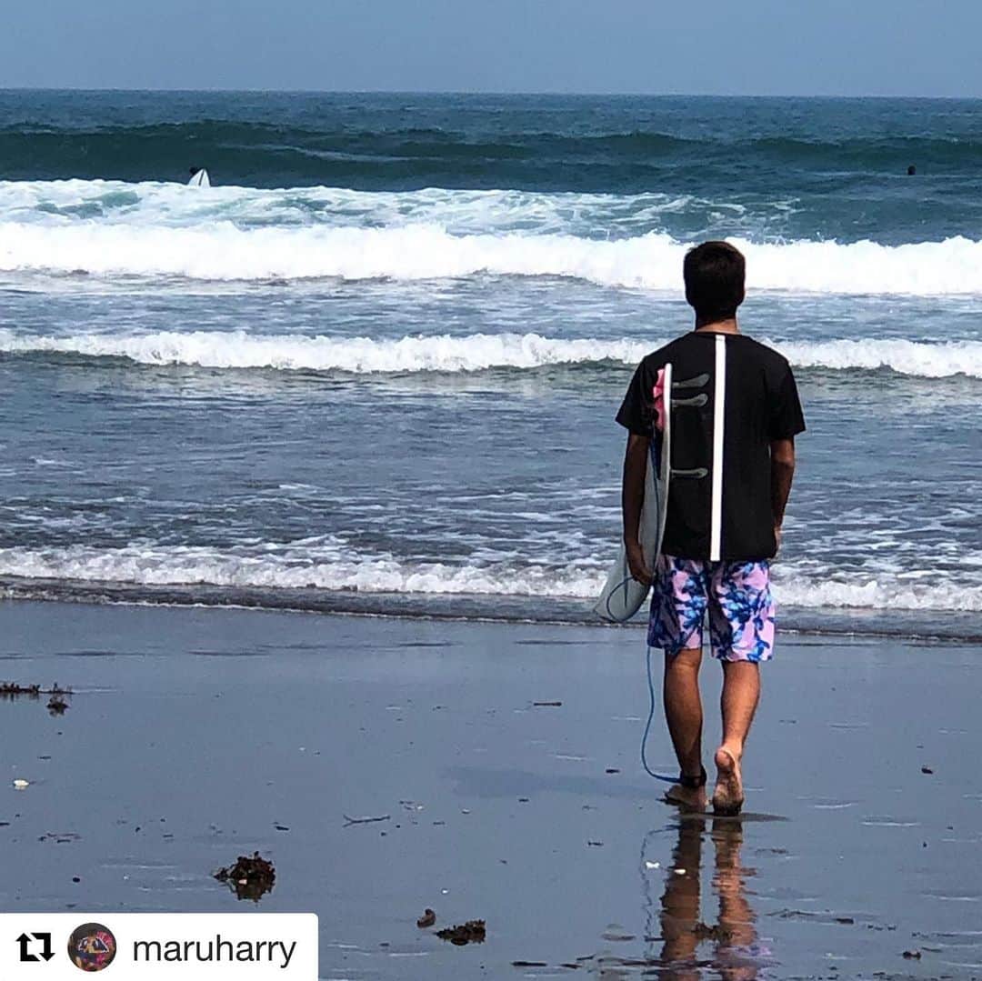 hiroecdさんのインスタグラム写真 - (hiroecdInstagram)「頑張ってね👍👍👍 ・ ・ ・ #Repost @maruharry with @get_repost ・・・ 全日本選手権のため、初めて高知県生見海岸に来ています🌊 海が綺麗です！ ローカルの皆さん、お世話になります！ 水温が高いので、 @flashxpacker のボードショーツと撥水Tシャツで最高です！  #ripstix #yoshidashape #splash #westsuits_rubberart #flashpacker #FXP #tateyama #minamiboso #surf #boyssurfer #13y/o #フラッシュパッカー」8月17日 20時07分 - flash_packer_hiroki_ishida