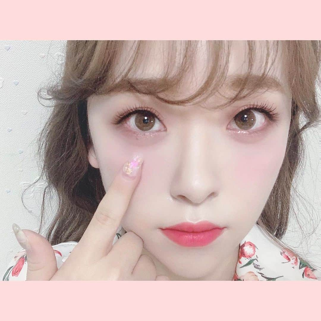 空山菜摘さんのインスタグラム写真 - (空山菜摘Instagram)「♡ 韓国アイドル風👀まつげの作り方💕 . . 韓国アイドルの写真とかを見ると 「なんでそんなにまつげ綺麗なん！？」 って思ったことはないですか？😱✨ もちろん自まつの人とかアプリの メイクフィルターの可能性もあるけど… つけまつげで自まつ毛風の均一な 目元に仕上げてる事も多い❣️ . . ということで、つけまつげを使って 自然な自まつ風まつげに見せる方法を プロセスで紹介してます\( ˆoˆ )/💕 つけまつげの選び方なんかも載せてるから ぜひぜひチェックしてみてね〜🎶 . . . 🔍【ローリエプレス 空山菜摘】 で調べると出てくるし、 あたしのインスタのTOPからも飛べます😊 ※アプリの方が見やすいからオススメ！ . . . . . #ソラメイク #アイメイク #dup #ミッシュブルーミン #コスメ好きさんと繋がりたい  #韓国メイク #つけまつげ #マスカラ #ミシャ #ペリペラ  #ディーアップ #ナチュラルメイク #メイベリン #リンメル #エクセル #新作コスメ #セザンヌ #韓国コスメ #プチプラコスメ #オルチャンメイク #アイシャドウ #ピンクメイク」8月17日 20時13分 - natsumi_sorayama