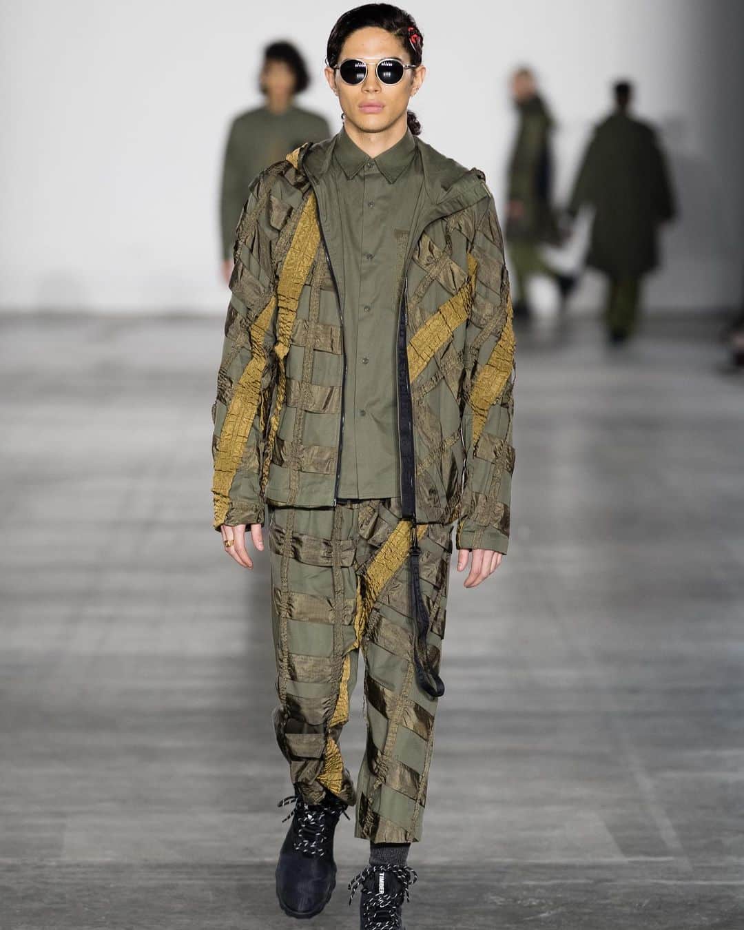 のインスタグラム：「AW19 TEN runway looks featuring pieces RÆMADE from air brake parachute. Discover our new arrivals via the link in bio ♻️ - #RAEBURN #RemadeInEngland」