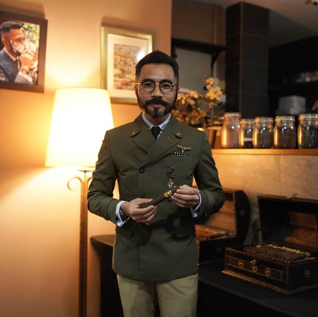 Wak Doyokさんのインスタグラム写真 - (Wak DoyokInstagram)「WD Cigar launch party. Get your stick available at our @cigarmalaysia lounge located next to ANSA Hotel Bukit Bintang and KLCC Store Lot 101D, 1st Floor Suria KLCC,Glo Damansara,Cigar Bar Naza Tower,163 Month Kiara. Also you can get it online MALAYSIA 🇲🇾 +60175958598 and INDONESIA 🇮🇩 +628121444480 @wdcigar @cigarmalaysia  #WDcigar #Cigar #CigarMalaysia #CigarInfonesia #CigarWorldwide #ClassyCigar #Classy #Gentlemen #Dapper #MenWithClass #Luxury」8月17日 20時22分 - wakdoyok