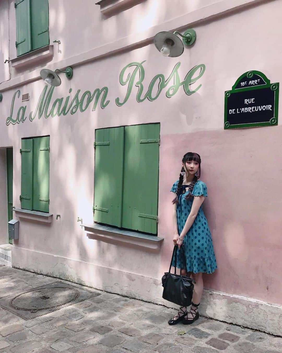 RinRinさんのインスタグラム写真 - (RinRinInstagram)「𝒾𝓃𝓁𝑜𝓋𝑒❤️ . . So many beautiful spots in Paris, I have too many photos😩💕✨パリやっぱりきれいよね〜😩💕✨ (📸 by @miladeblois ) . . 👉🏻#rinrinparis #rinrinfrance . #rinrindoll #ファッション #旅行 #夏 #おしゃれ #コーデ #撮影 #モデル #今日のコーデ #paris #パリ #travel #summer #summerootd #夏コーデ #harajuku #原宿 #lamaisonrose #pink #ピンク #ruedelabreuvoir」8月17日 20時25分 - rinrindoll