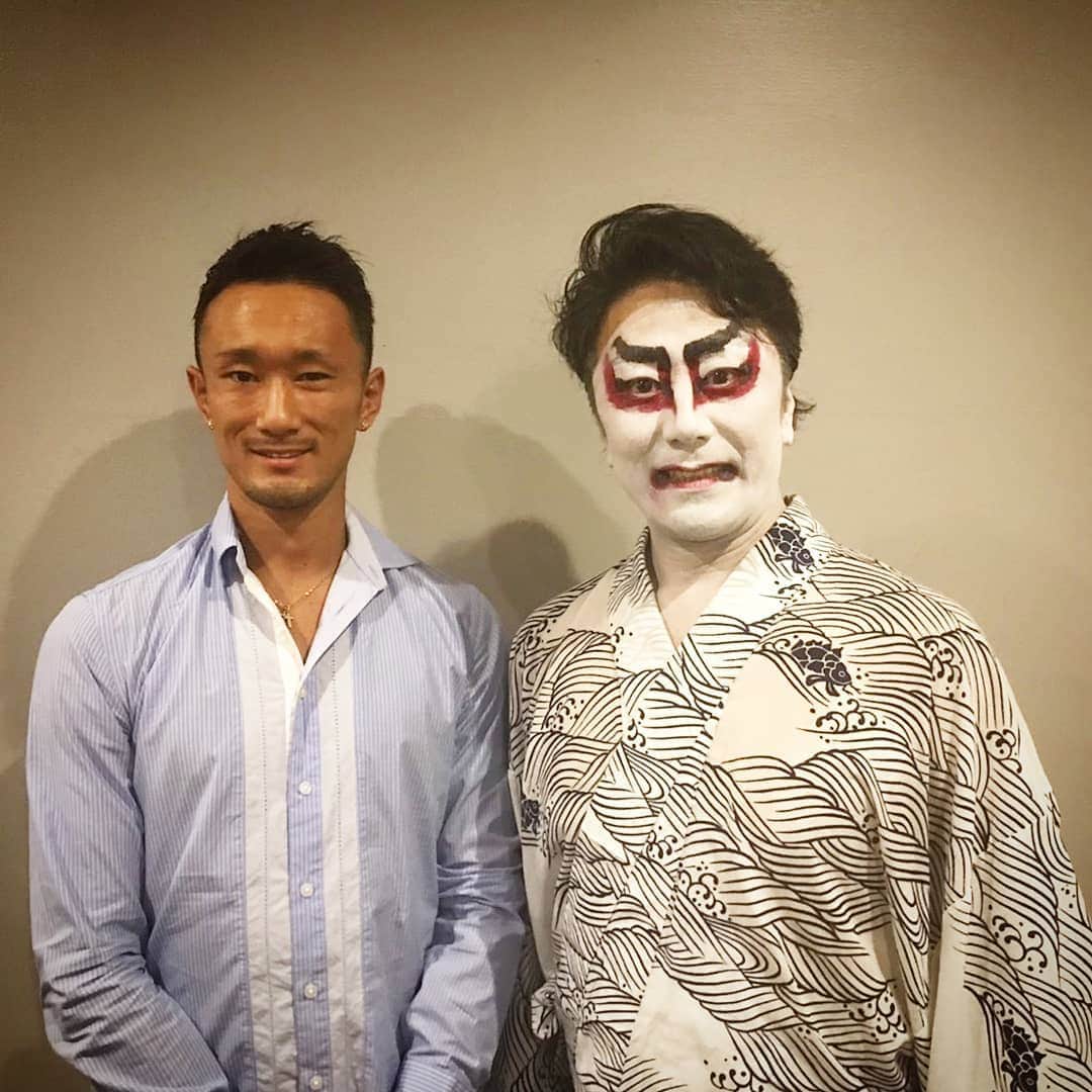 梅野源治のインスタグラム：「今日のお昼  お兄様にお誘いいただき、歌舞伎を観劇してきました♪ 九團次さんをご紹介いただき感謝！！ #市川九團次 さん #歌舞伎」