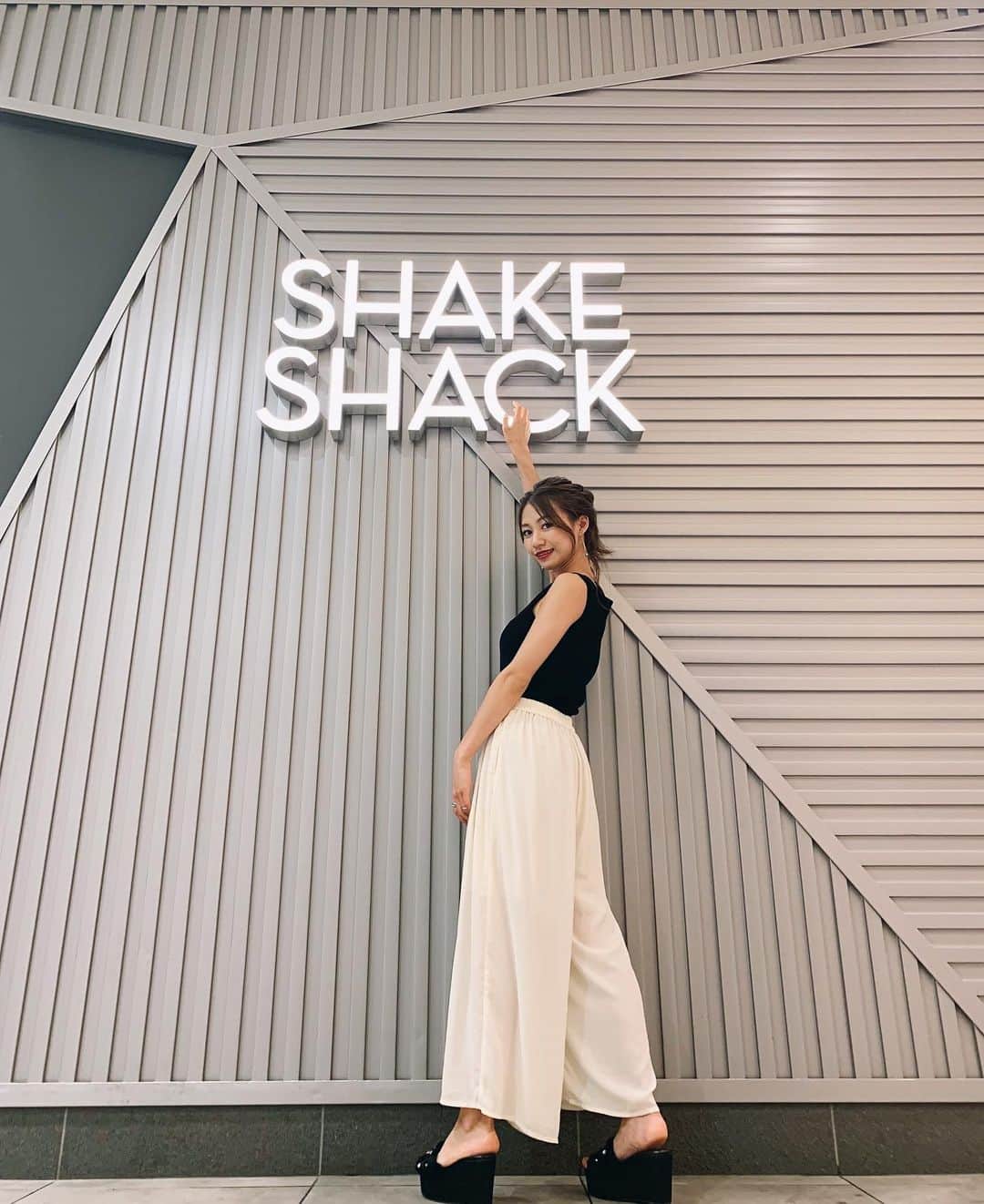 近藤美月さんのインスタグラム写真 - (近藤美月Instagram)「﻿ ﻿ 🍔🍔🍔🧡🧡﻿ ﻿ ﻿ ﻿ ﻿ ﻿ #shakeshack #l4l #f4f」8月17日 20時45分 - miittsuk