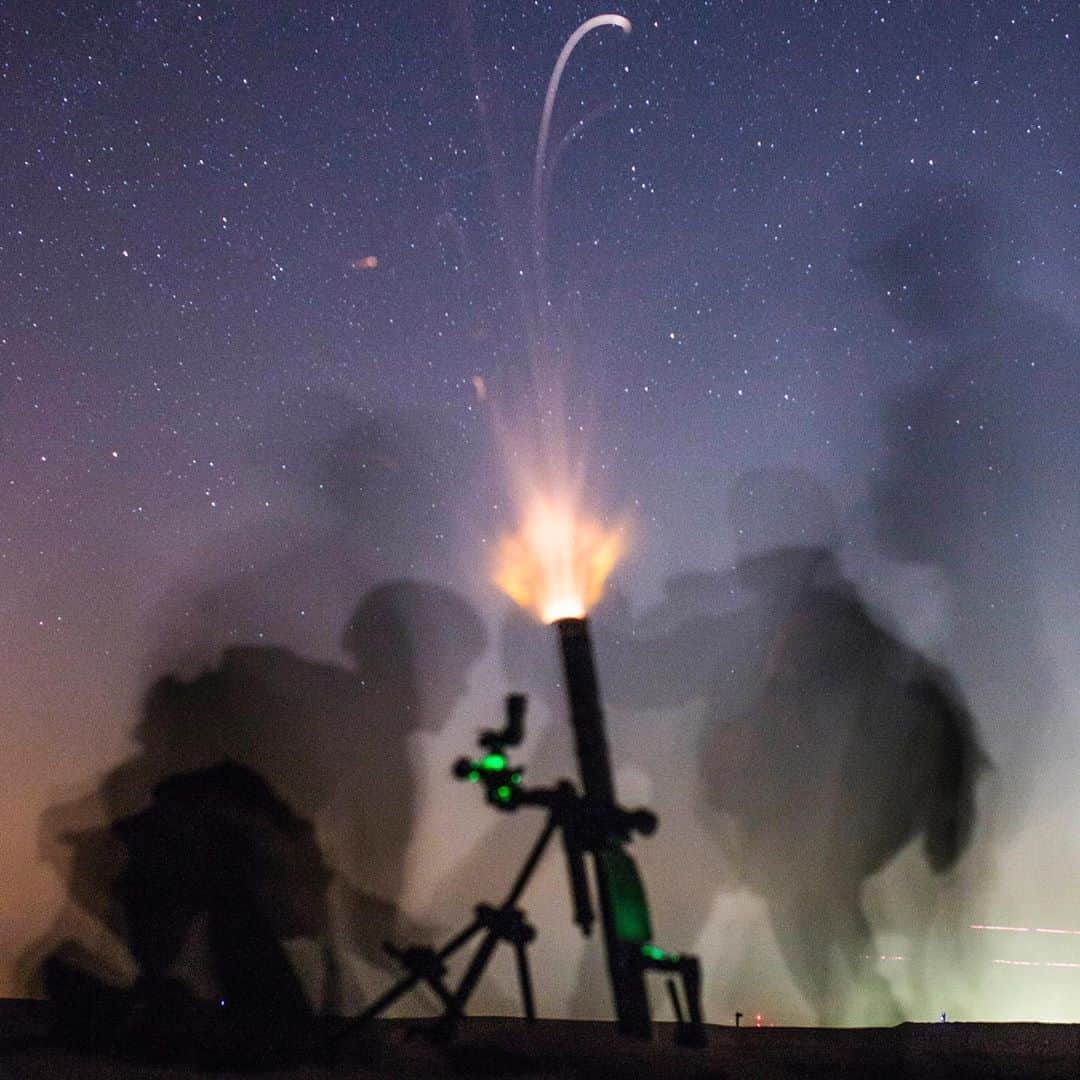 アメリカ海兵隊さんのインスタグラム写真 - (アメリカ海兵隊Instagram)「Shooting Star  Marines with Kilo Company, Battalion Landing Team 3/5, @pride_of_the_pacific, fire an M224 60mm mortar system during live-fire training at Camp Buehring, Kuwait. (U.S. Marine Corps photo by Lance Cpl. Dalton S. Swanbeck)  #Marines #USMC #Military #Motivation #Mortar」8月17日 20時41分 - marines